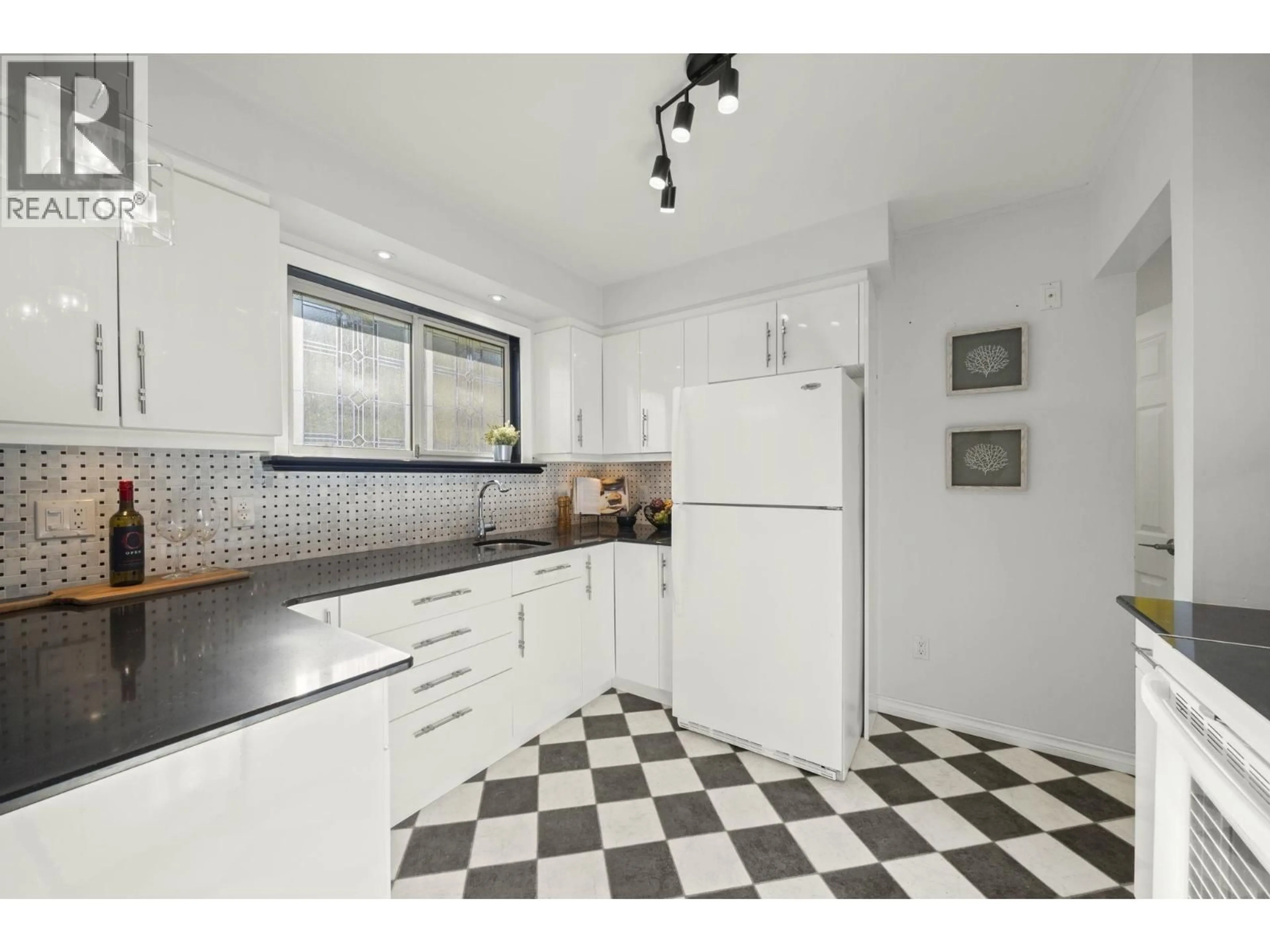 Standard kitchen, ceramic/tile floor for 7776 DAVIES STREET, Burnaby British Columbia V3N3H4
