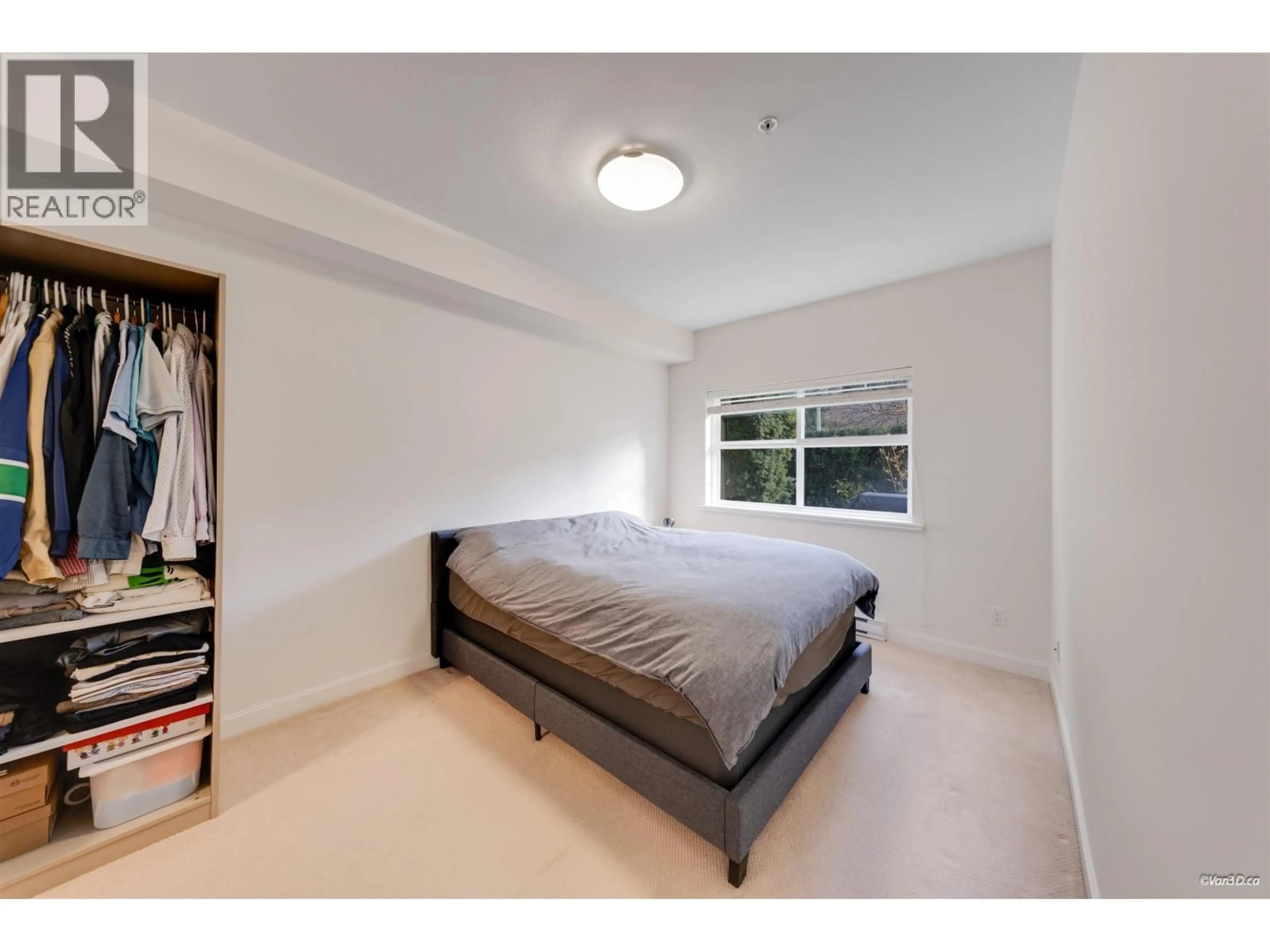 Bedroom with bed, unknown for 110 - 5655 INMAN AVENUE, Burnaby British Columbia V5H2M2