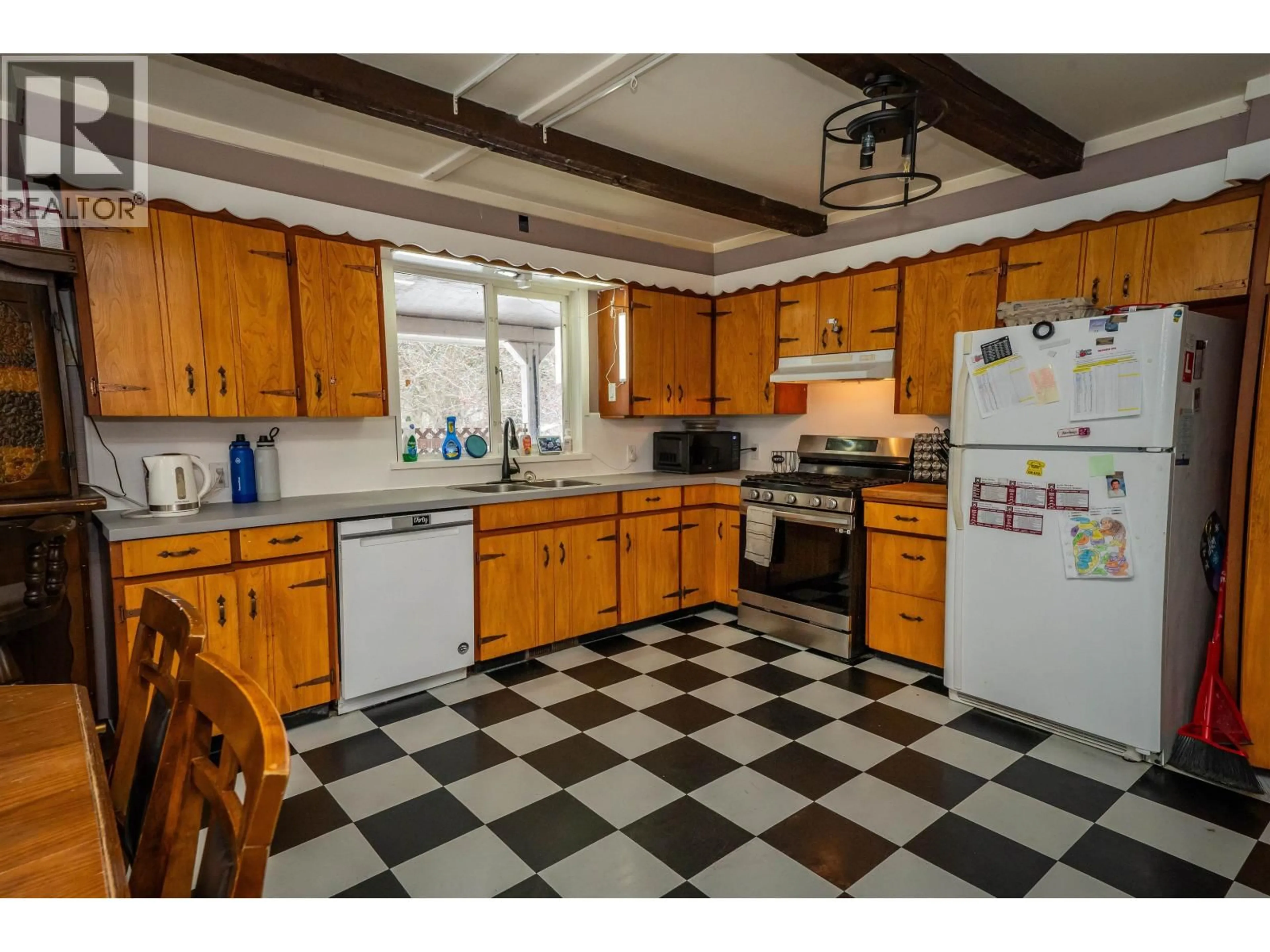 Standard kitchen, ceramic/tile floor for 1650 COYOTE ROAD, Williams Lake British Columbia V2G4X8