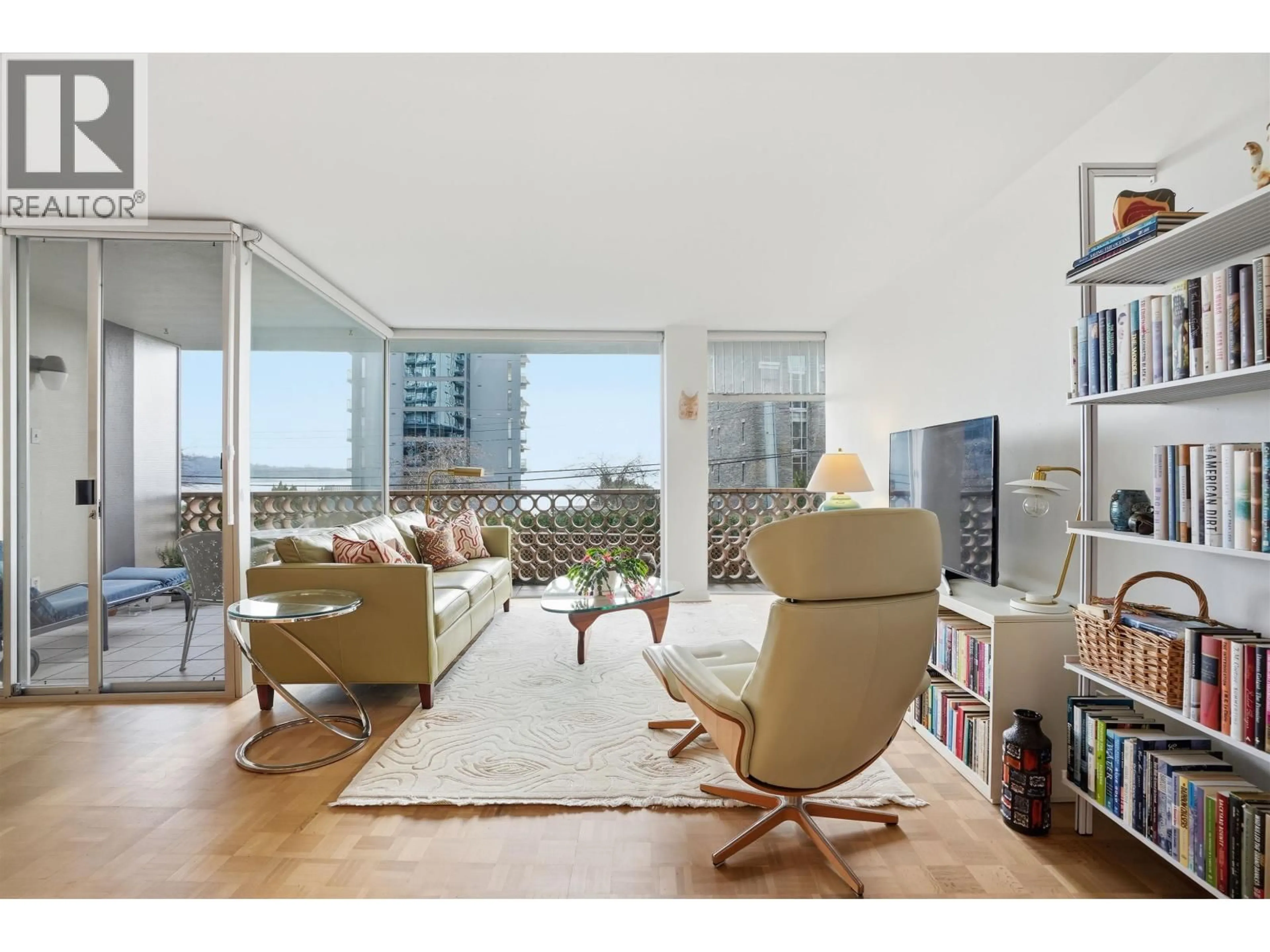 Living room with furniture, unknown for 102 - 2135 ARGYLE AVENUE, West Vancouver British Columbia V7V1A5