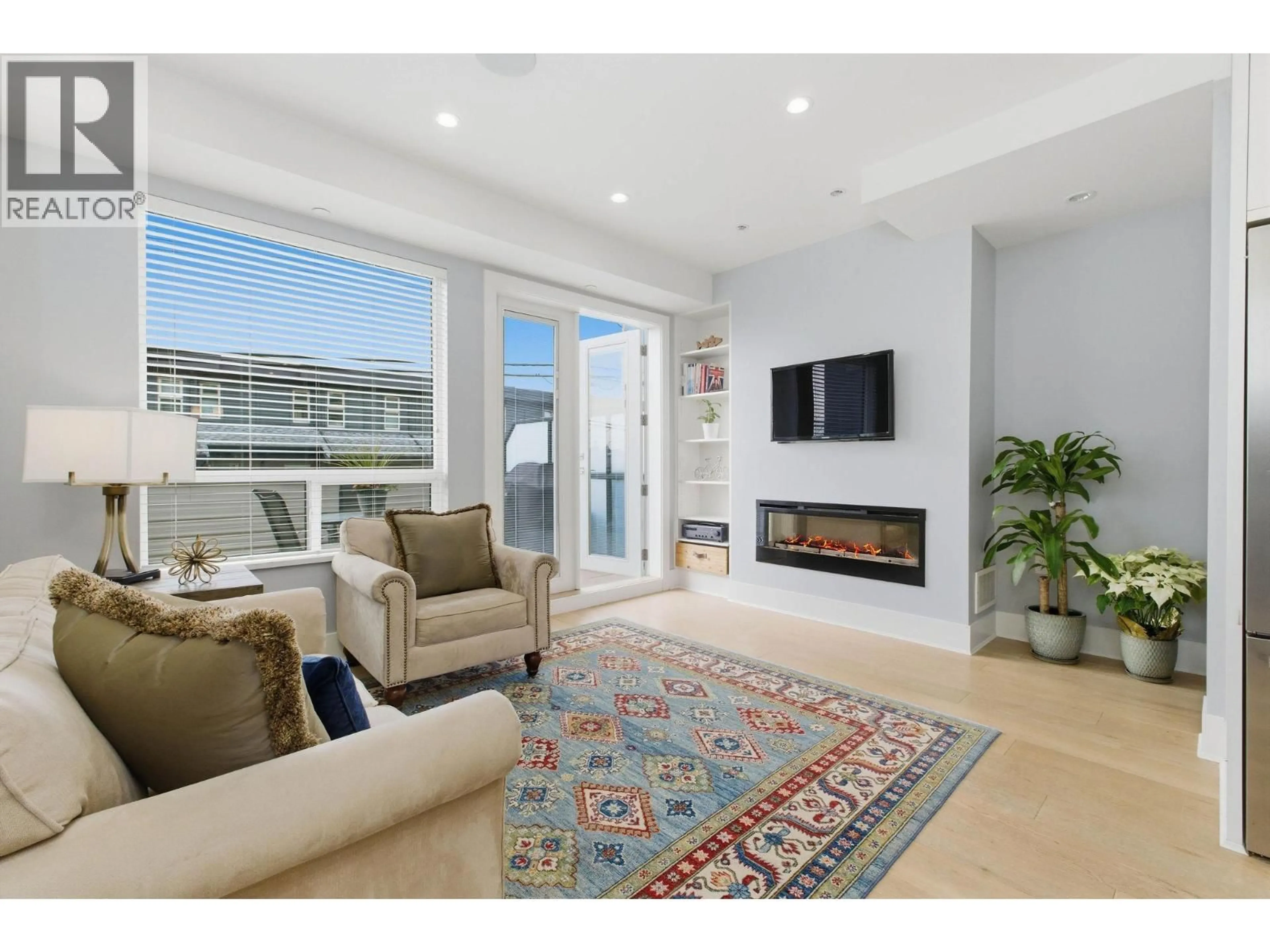 Living room with furniture, unknown for 255 6TH STREET, North Vancouver British Columbia V7L1P4