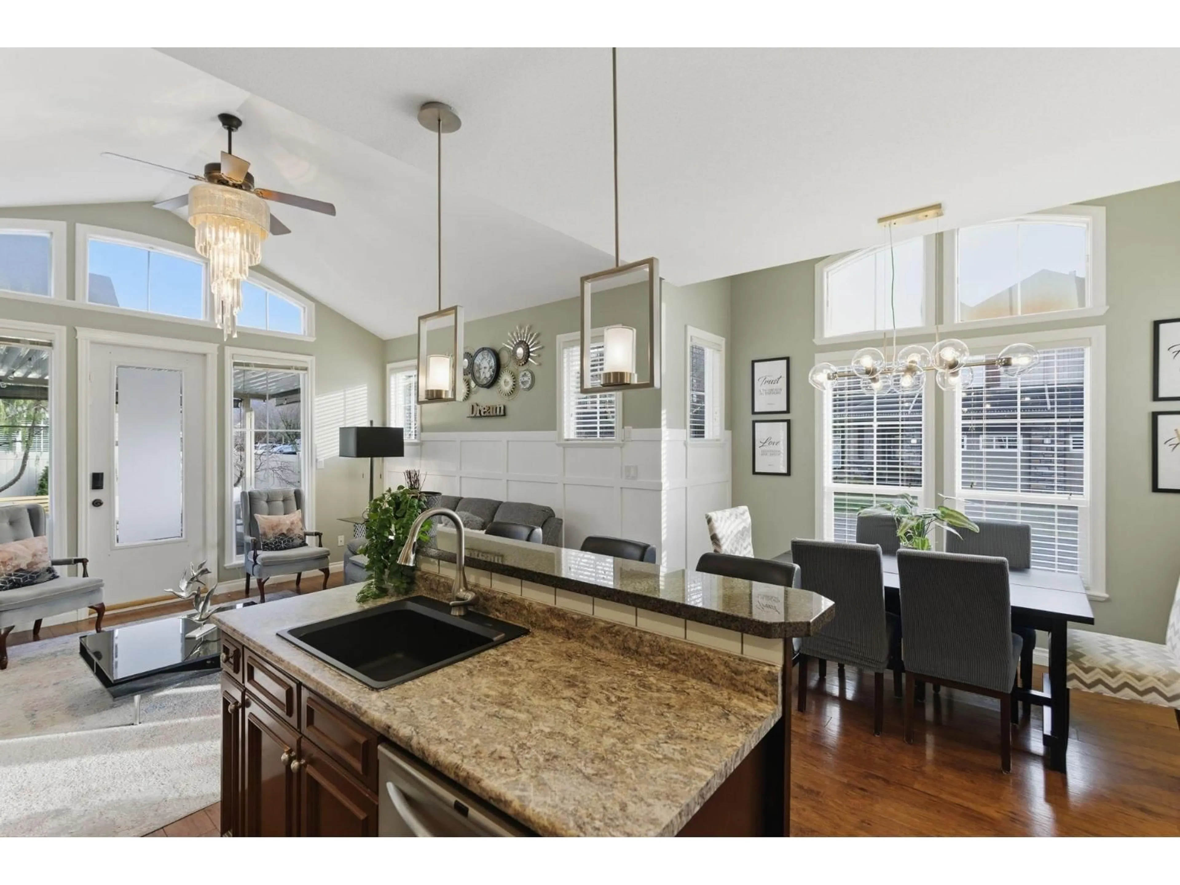 Open concept kitchen, ceramic/tile floor for 41 - 6577 SOUTHDOWNE PLACE, Chilliwack British Columbia V2R0H4