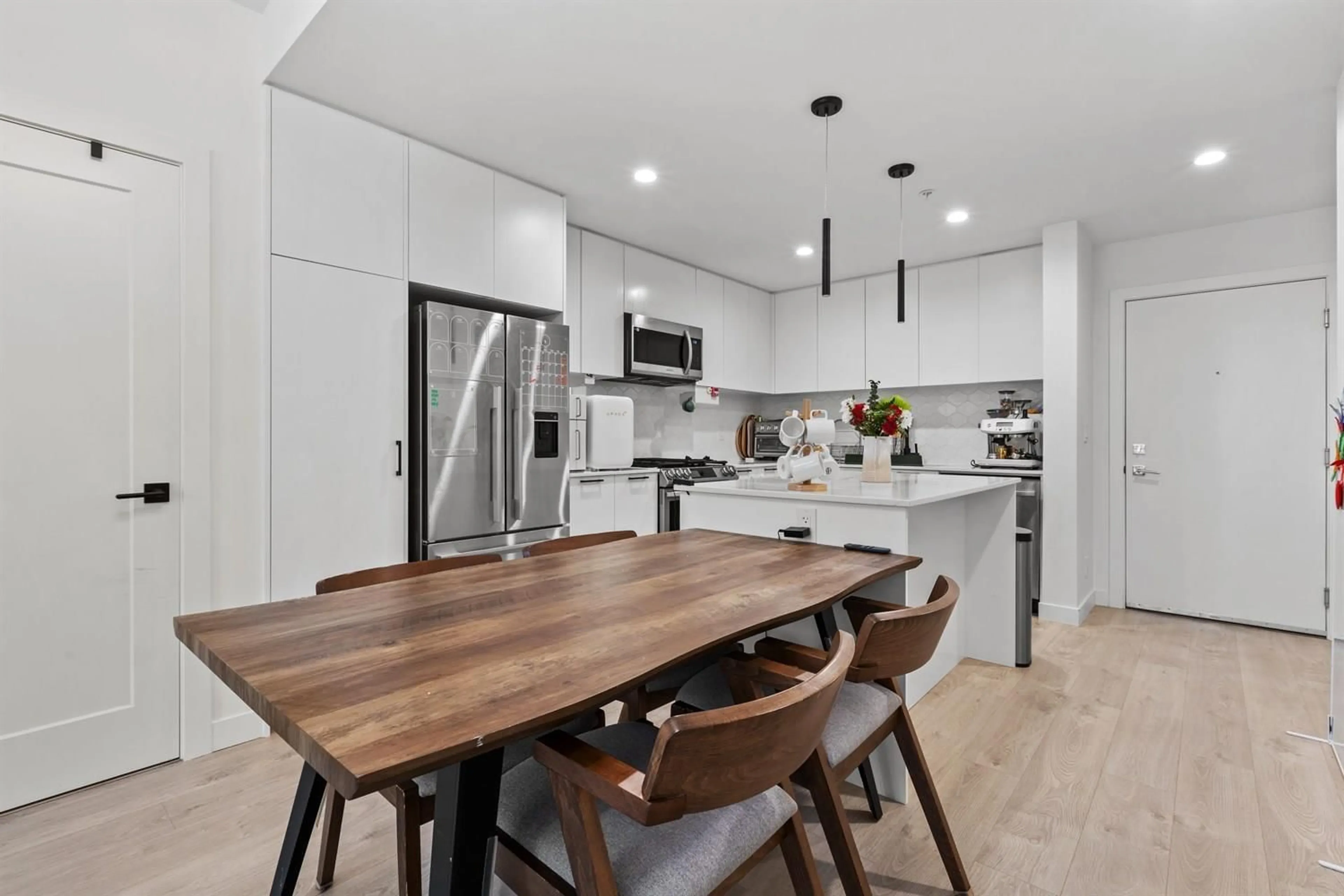 Open concept kitchen, ceramic/tile floor for 109 - 8380 200A STREET, Langley British Columbia V2Y3S5