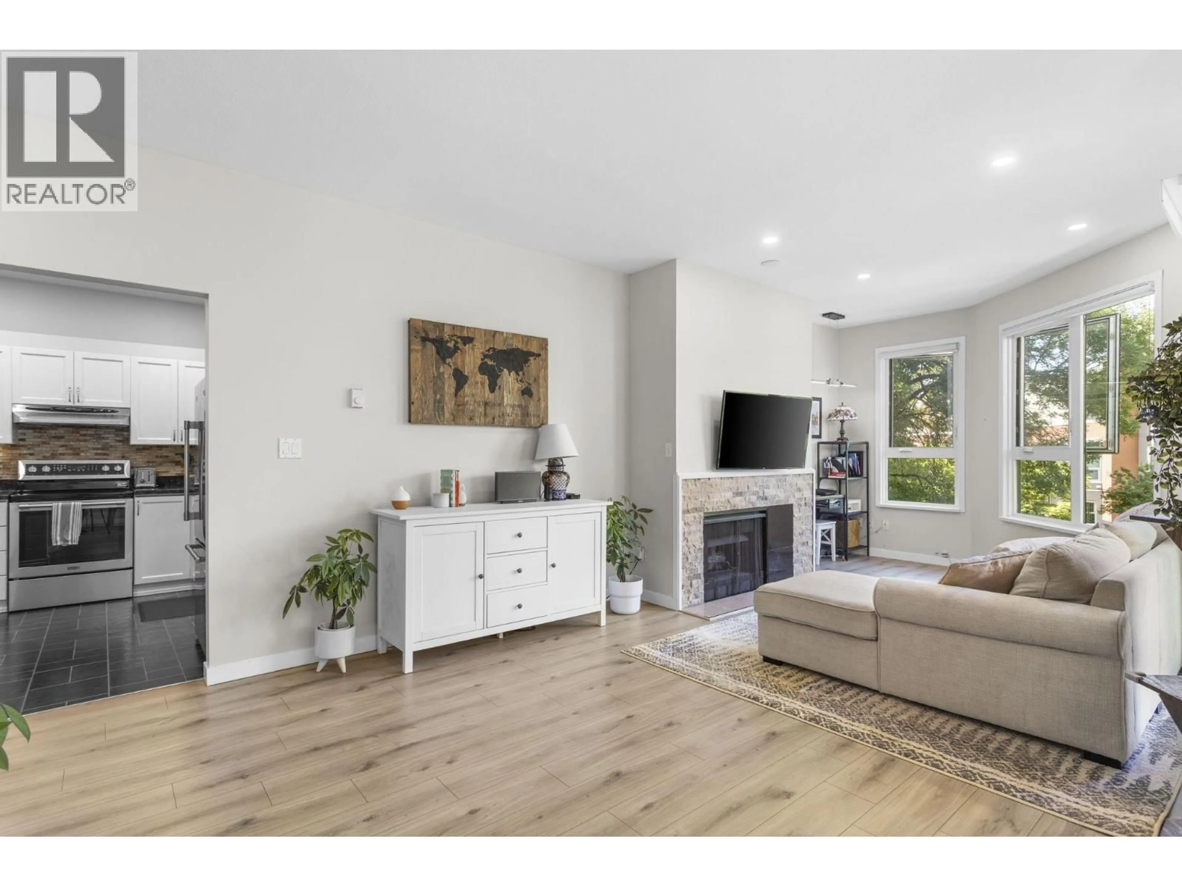 Living room with furniture, unknown for 426 - 1150 QUAYSIDE DRIVE, New Westminster British Columbia V3M6E1