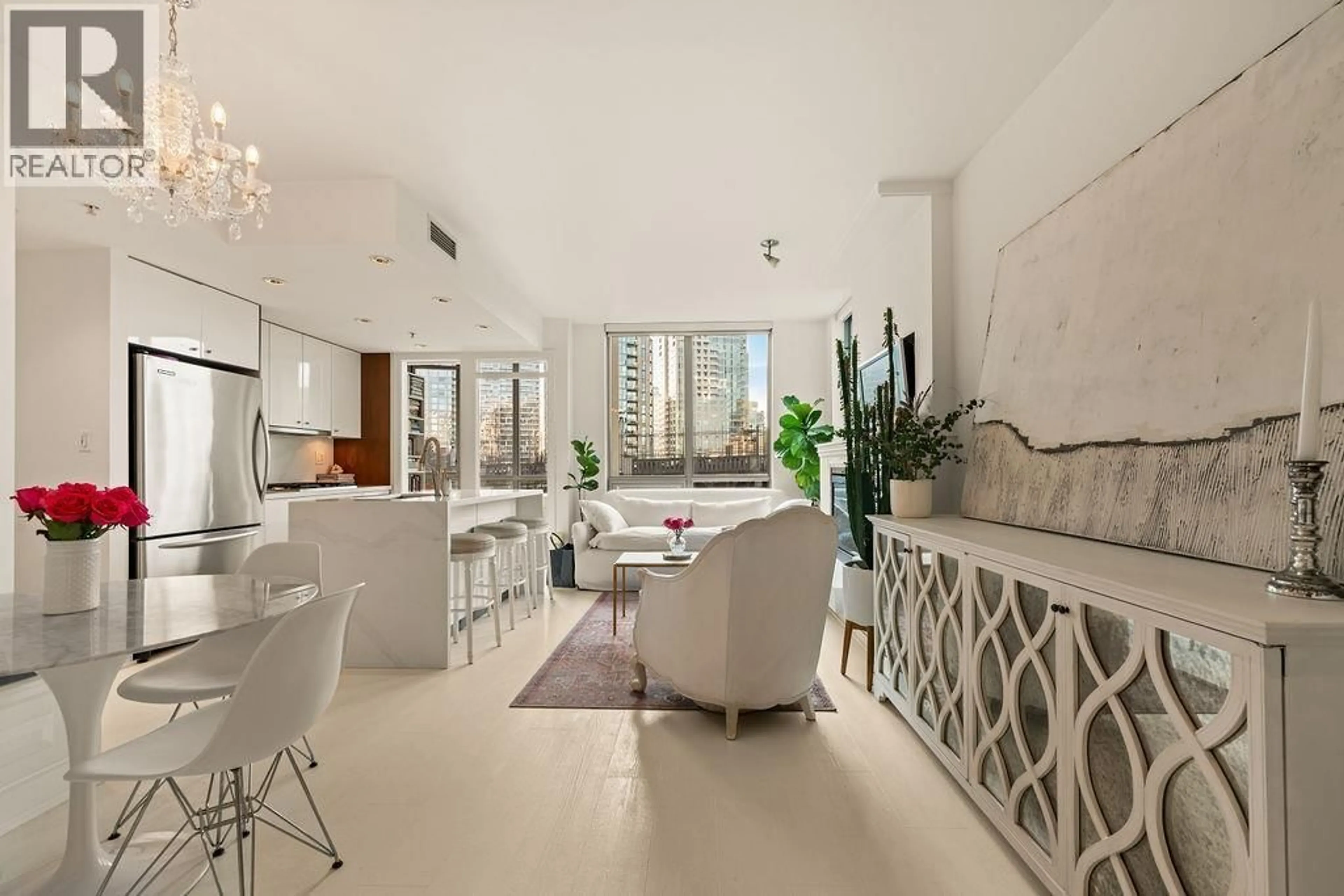 Living room with furniture, unknown for 601 - 1005 BEACH AVENUE, Vancouver British Columbia V6E3W2