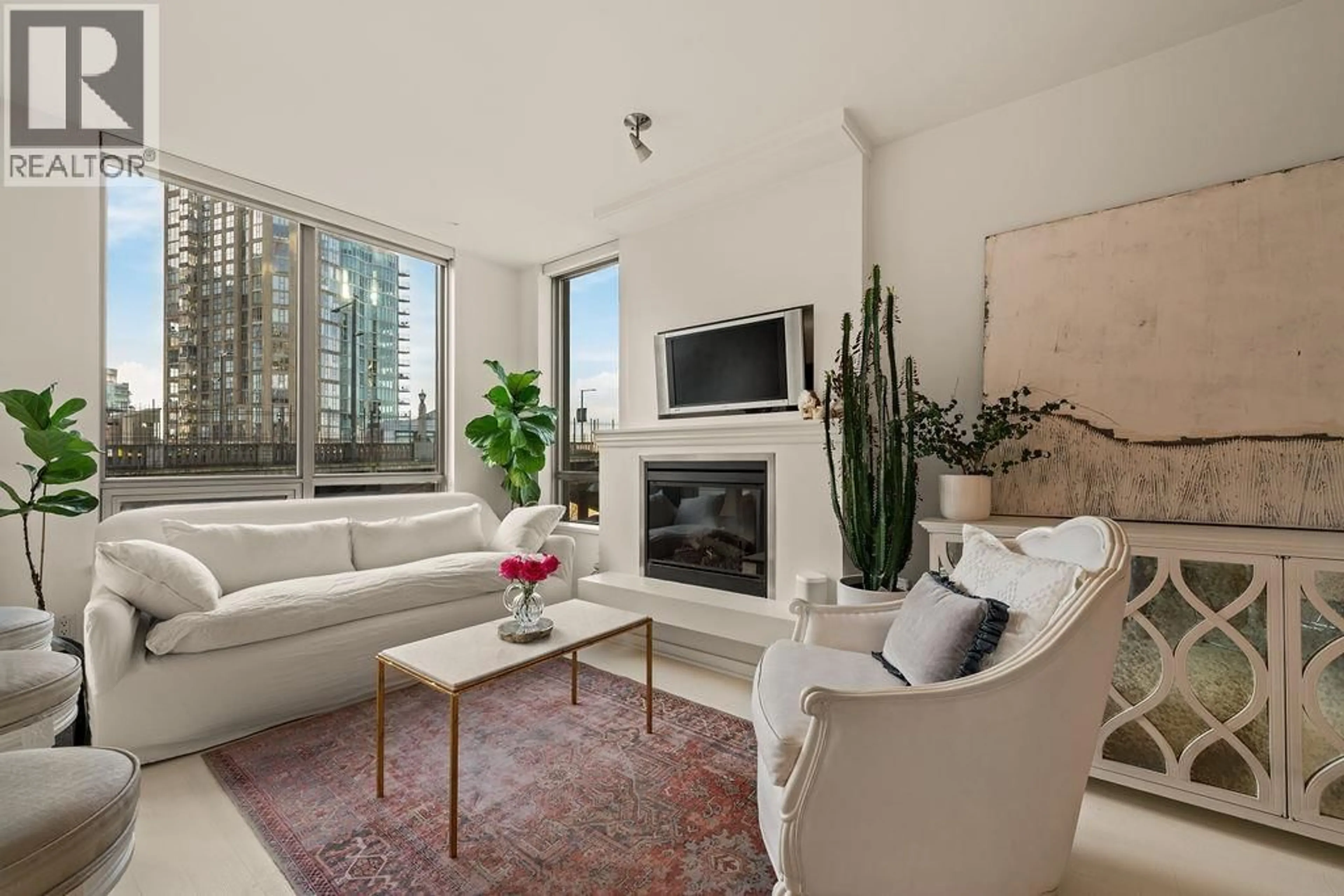 Living room with furniture, unknown for 601 - 1005 BEACH AVENUE, Vancouver British Columbia V6E3W2