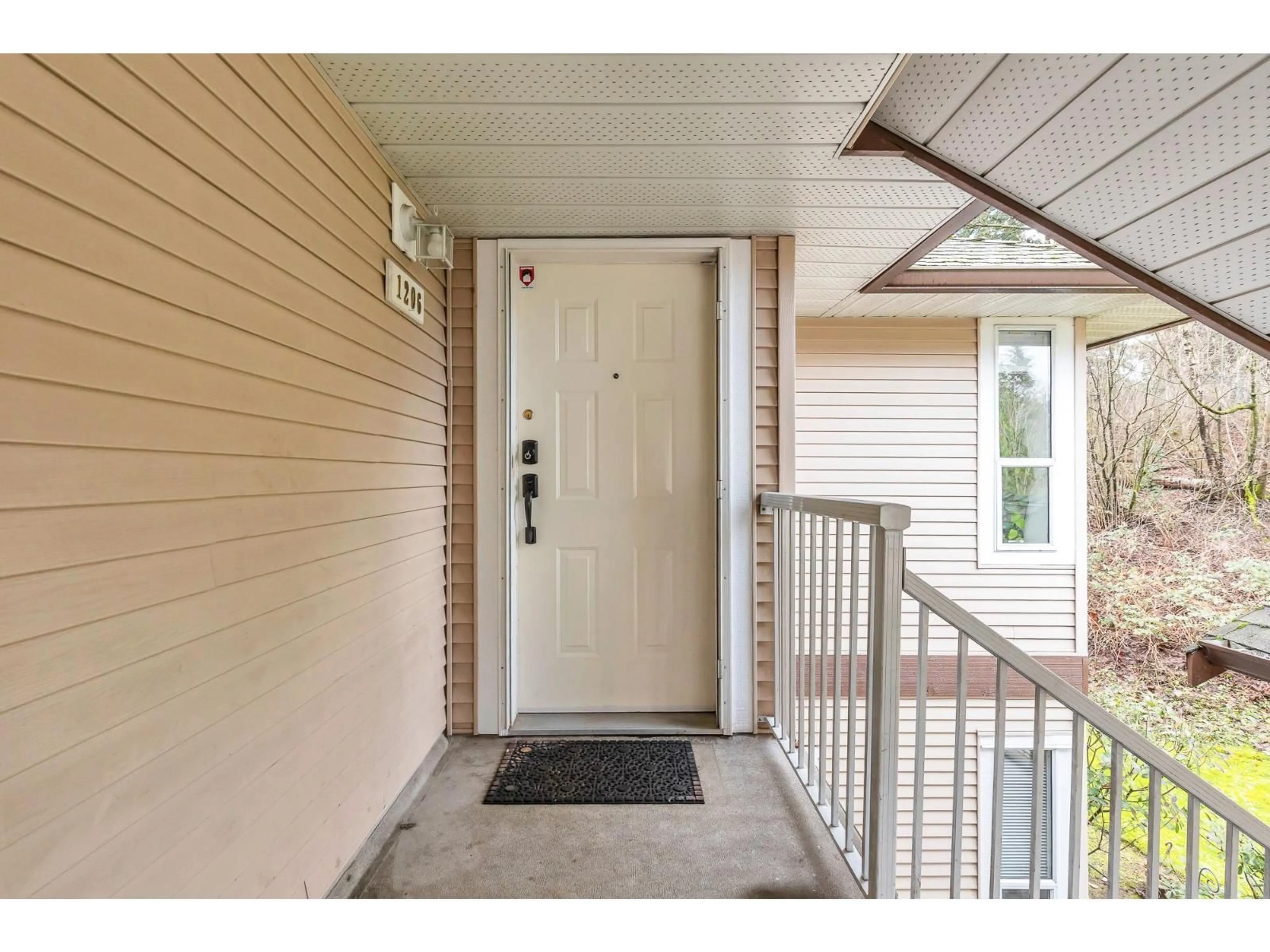 Indoor entryway for 1206 - 1750 MCKENZIE ROAD, Abbotsford British Columbia V2S3Z3