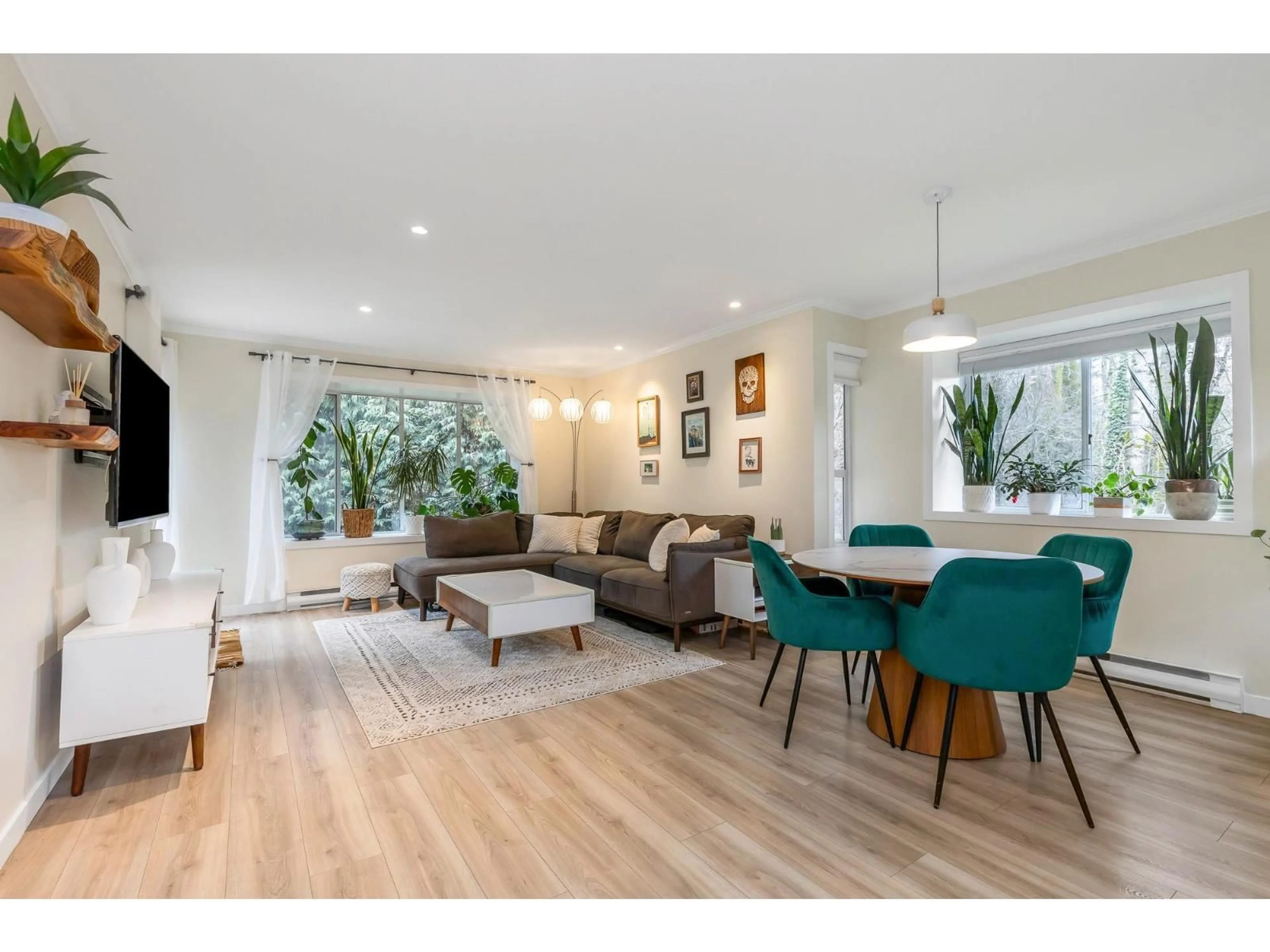 Living room with furniture, wood/laminate floor for 1206 - 1750 MCKENZIE ROAD, Abbotsford British Columbia V2S3Z3