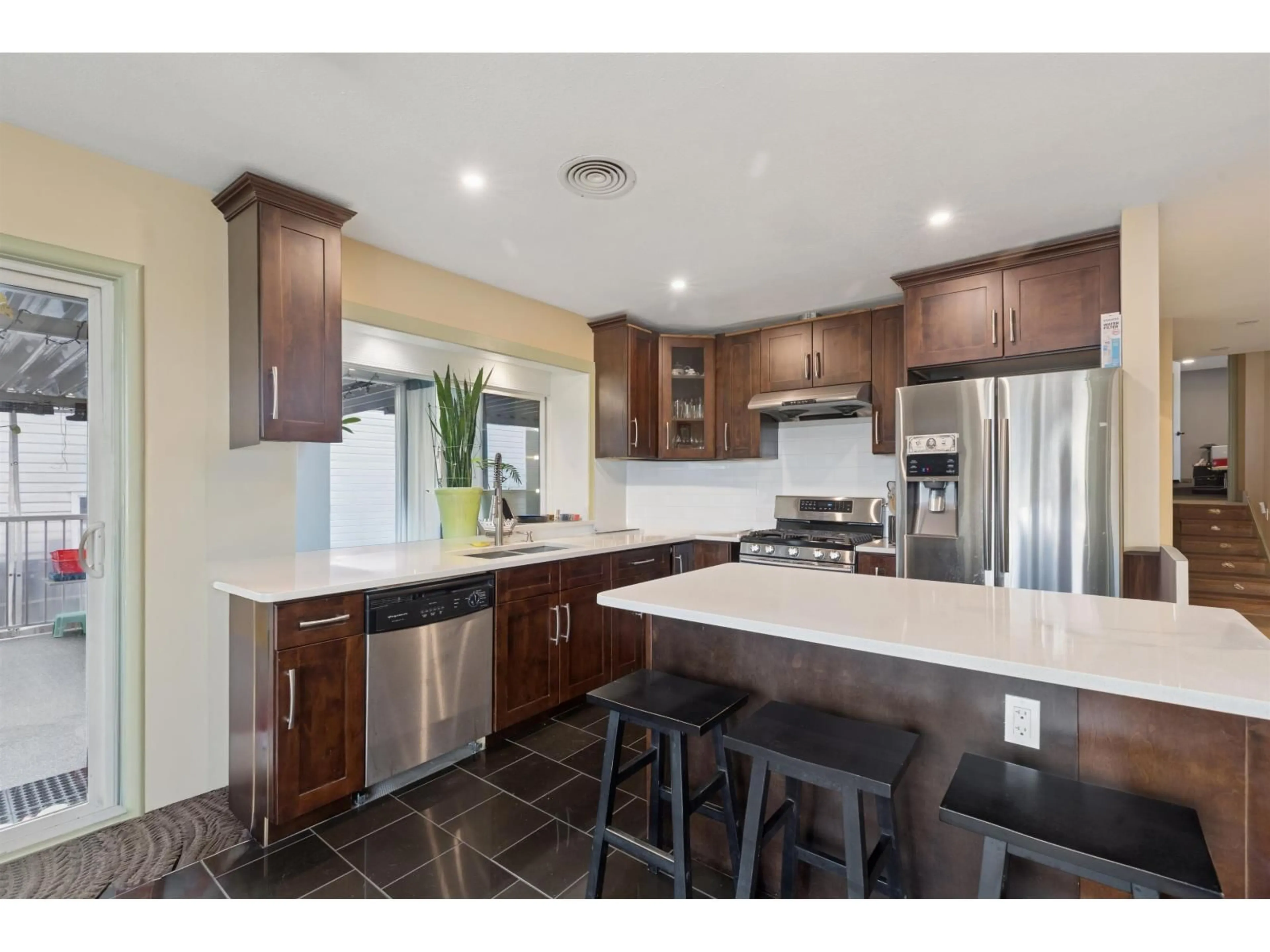 Open concept kitchen, ceramic/tile floor for 16388 88 AVENUE, Surrey British Columbia V4N1B6