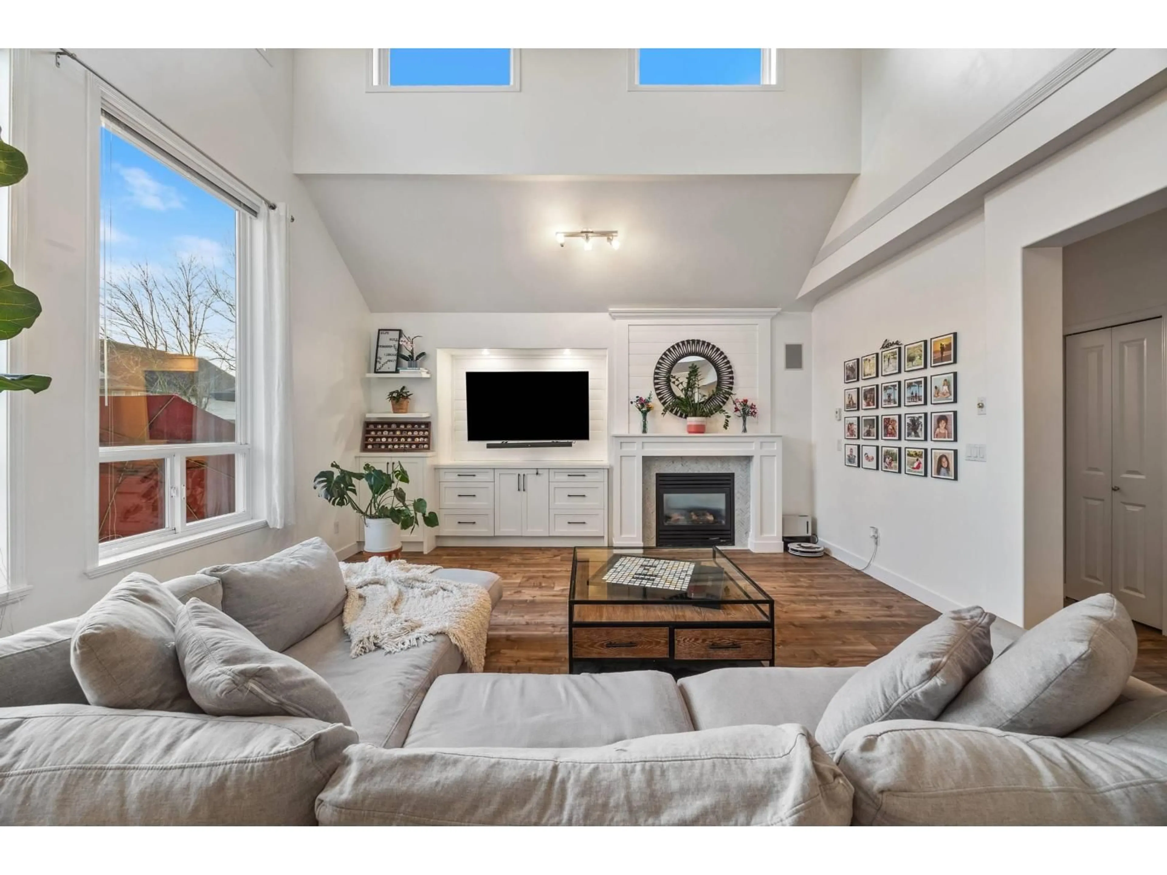 Living room with furniture, unknown for 18962 68B AVENUE, Surrey British Columbia V4N5J9