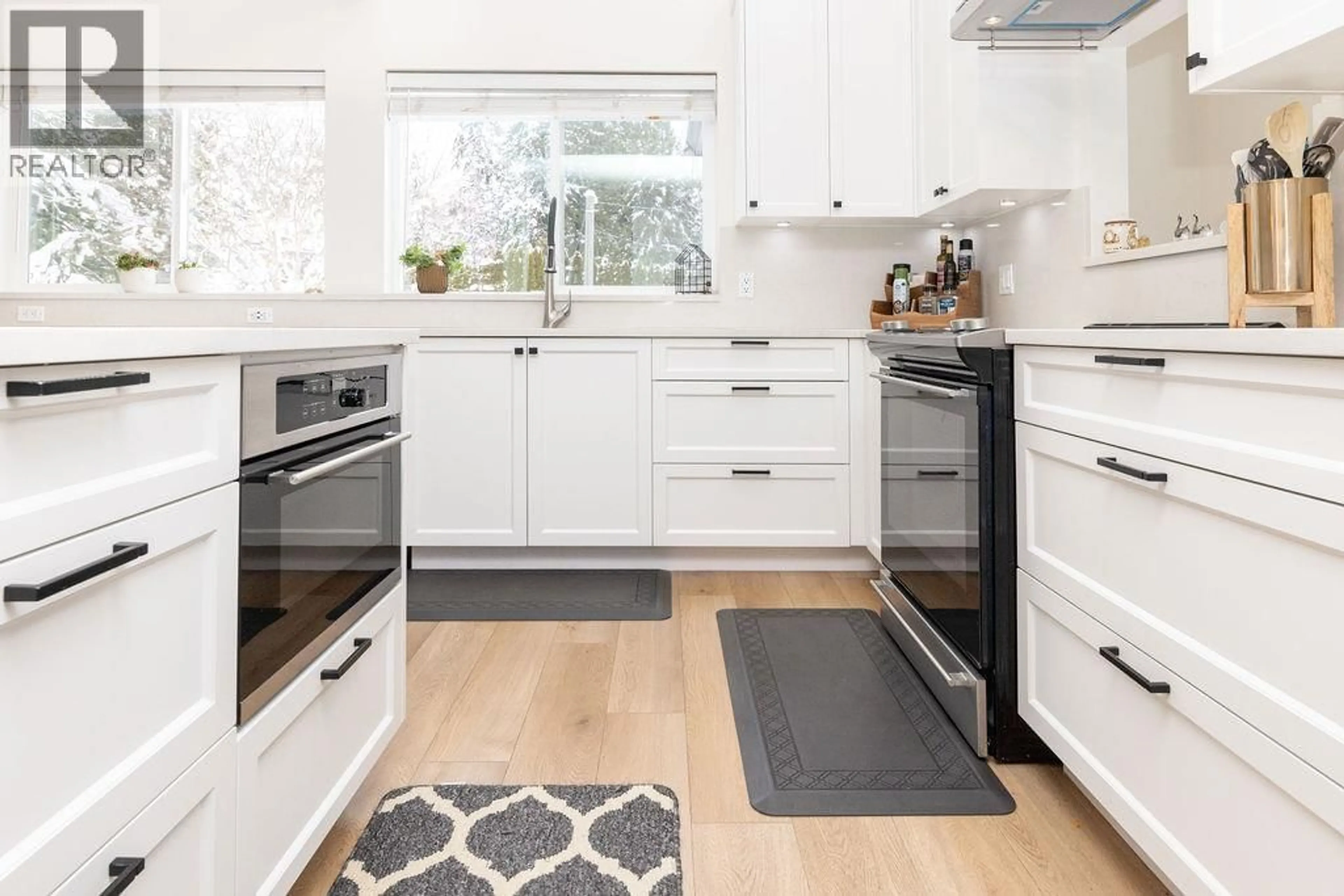 Contemporary kitchen, unknown for 6251 JASPER ROAD, Sechelt British Columbia V7Z0M2