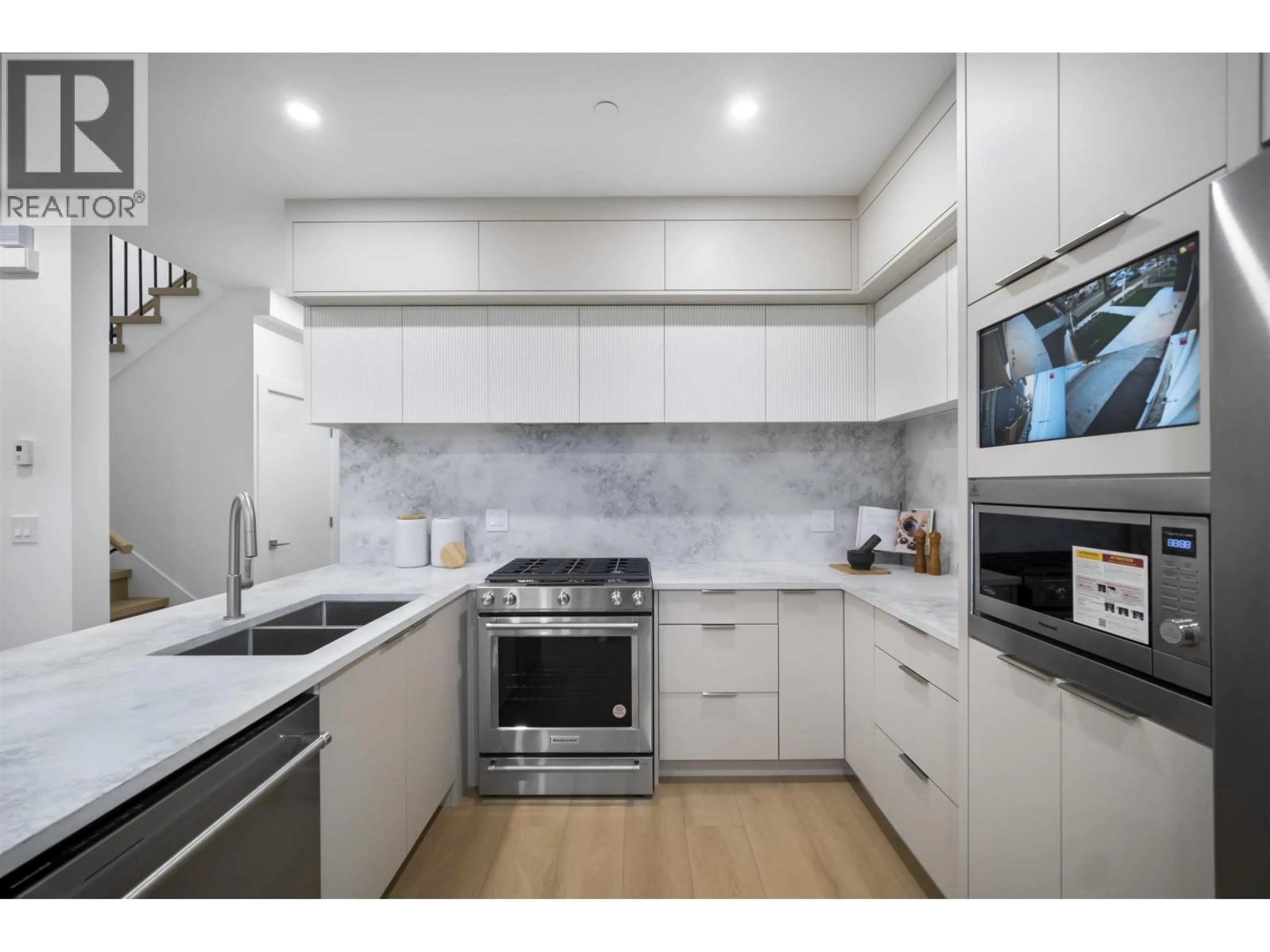 Contemporary kitchen, unknown for 1 - 2386 45TH AVENUE, Vancouver British Columbia V5R1K3