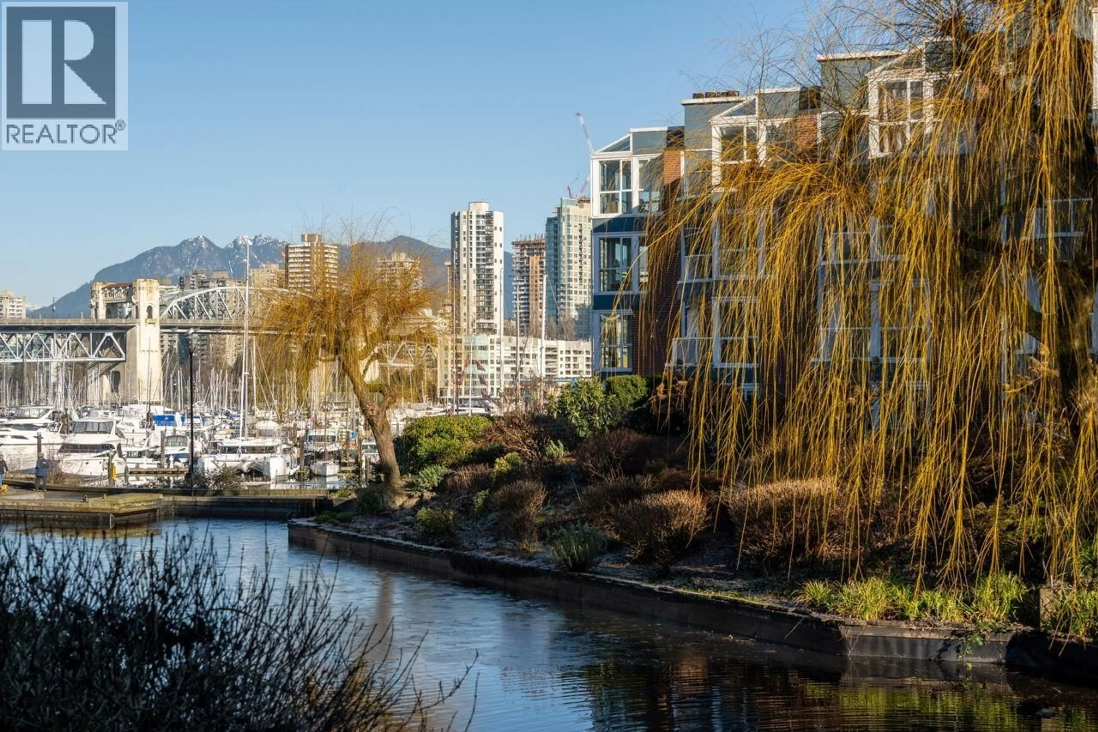 Blurry image for 302 - 1502 ISLAND PARK WALK, Vancouver British Columbia V6H3Z8