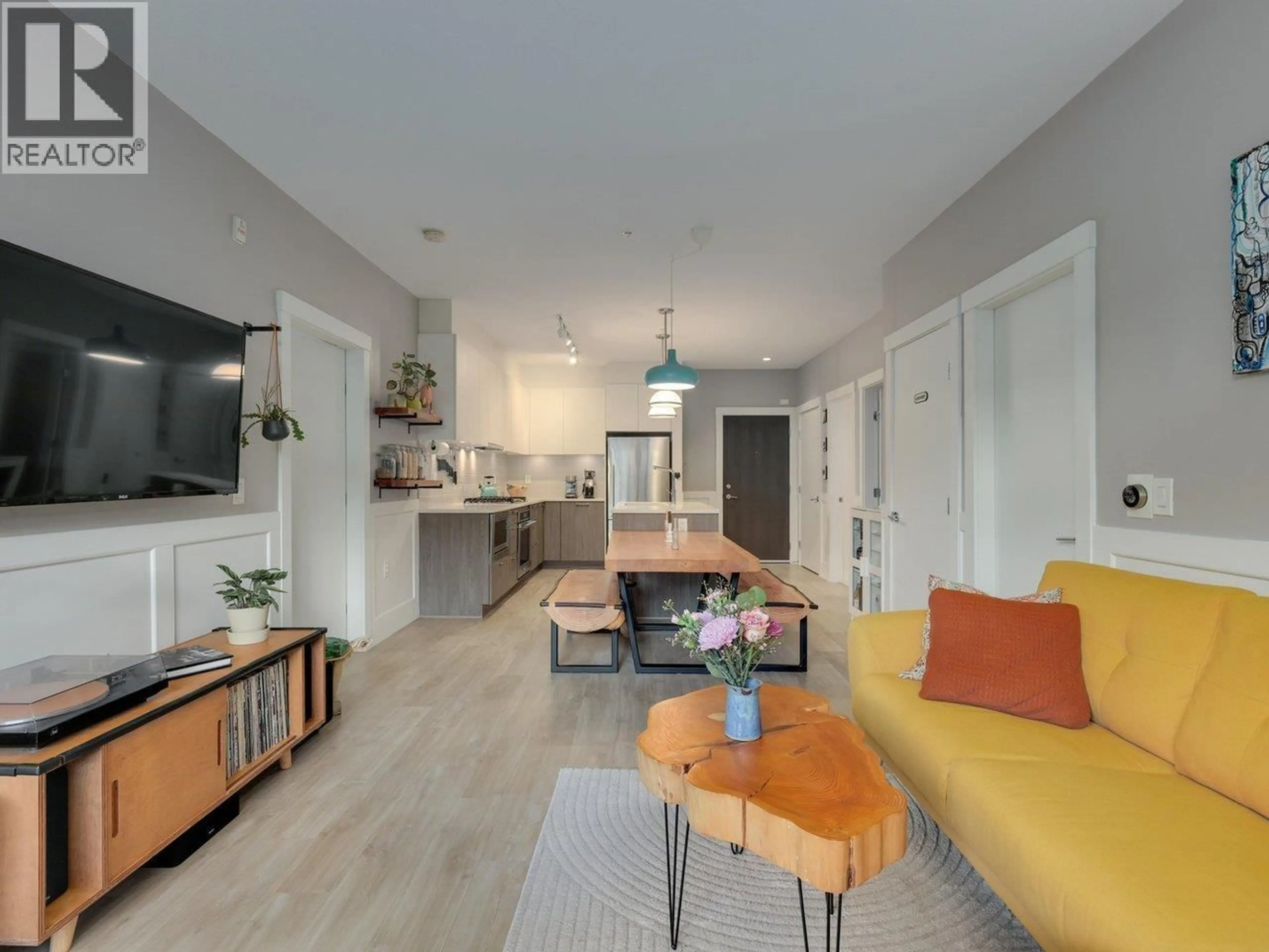 Living room with furniture, unknown for 106 - 625 3RD STREET, North Vancouver British Columbia V7L1G6