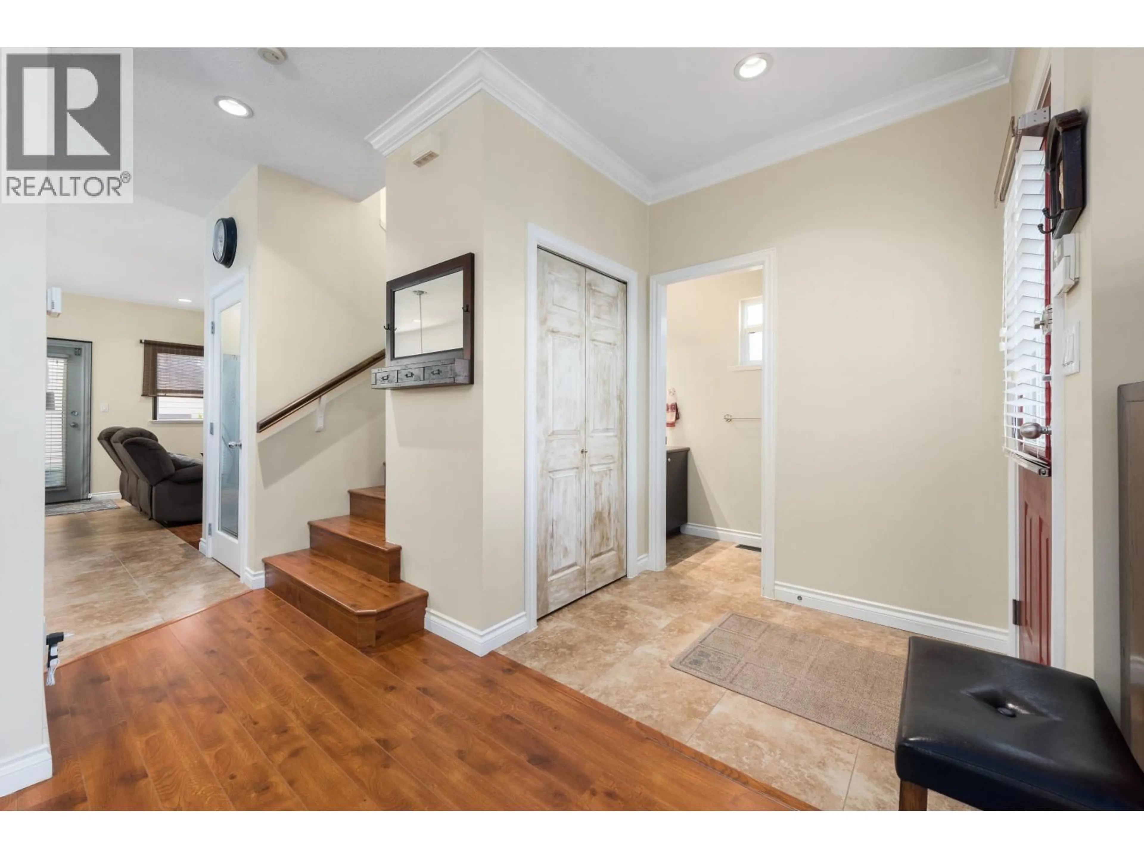 Indoor entryway for 22106 LEMON AVENUE, Richmond British Columbia V6V3C4