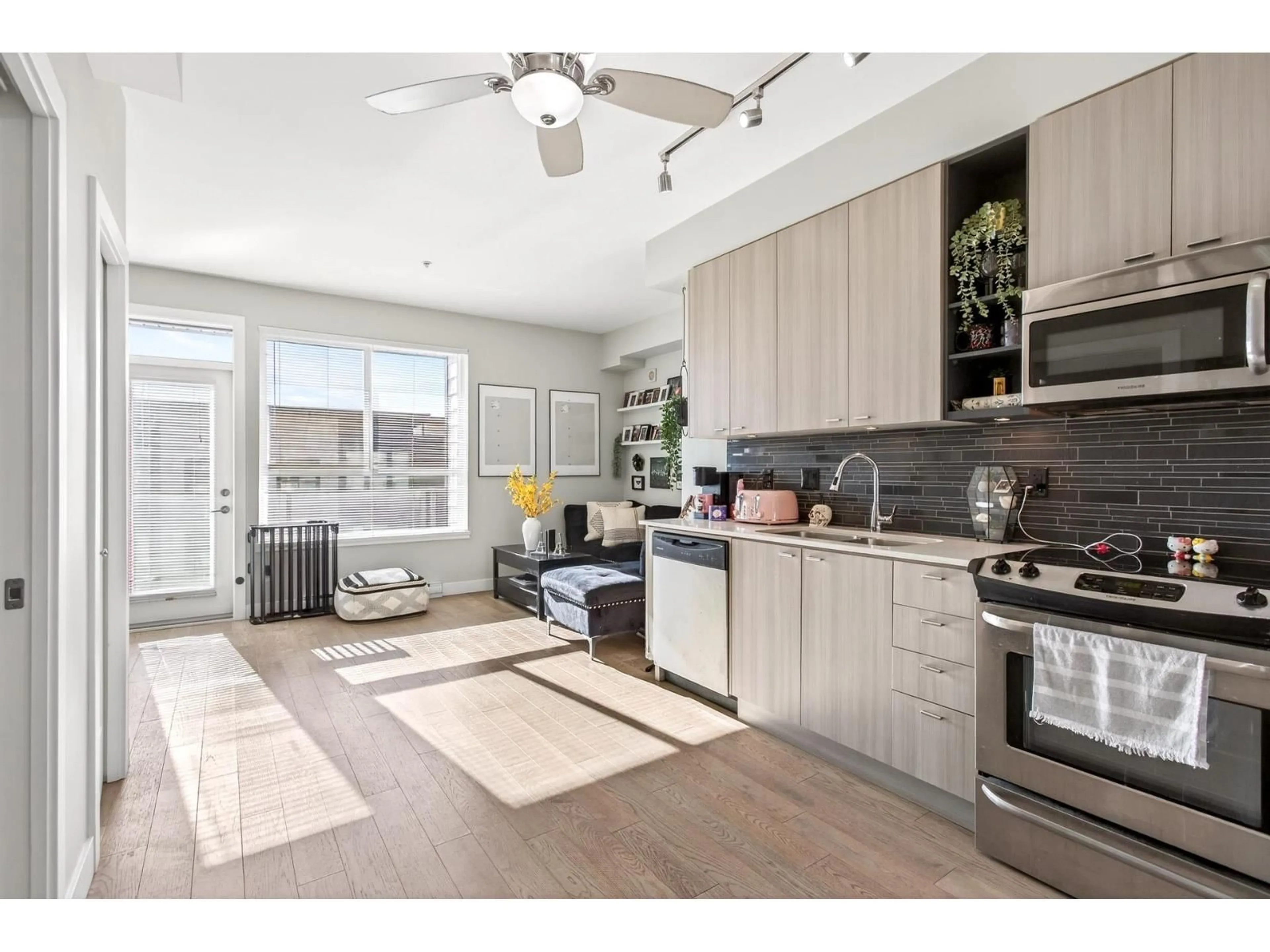 Open concept kitchen, unknown for 502 - 3080 GLADWIN ROAD, Abbotsford British Columbia V2T0G3