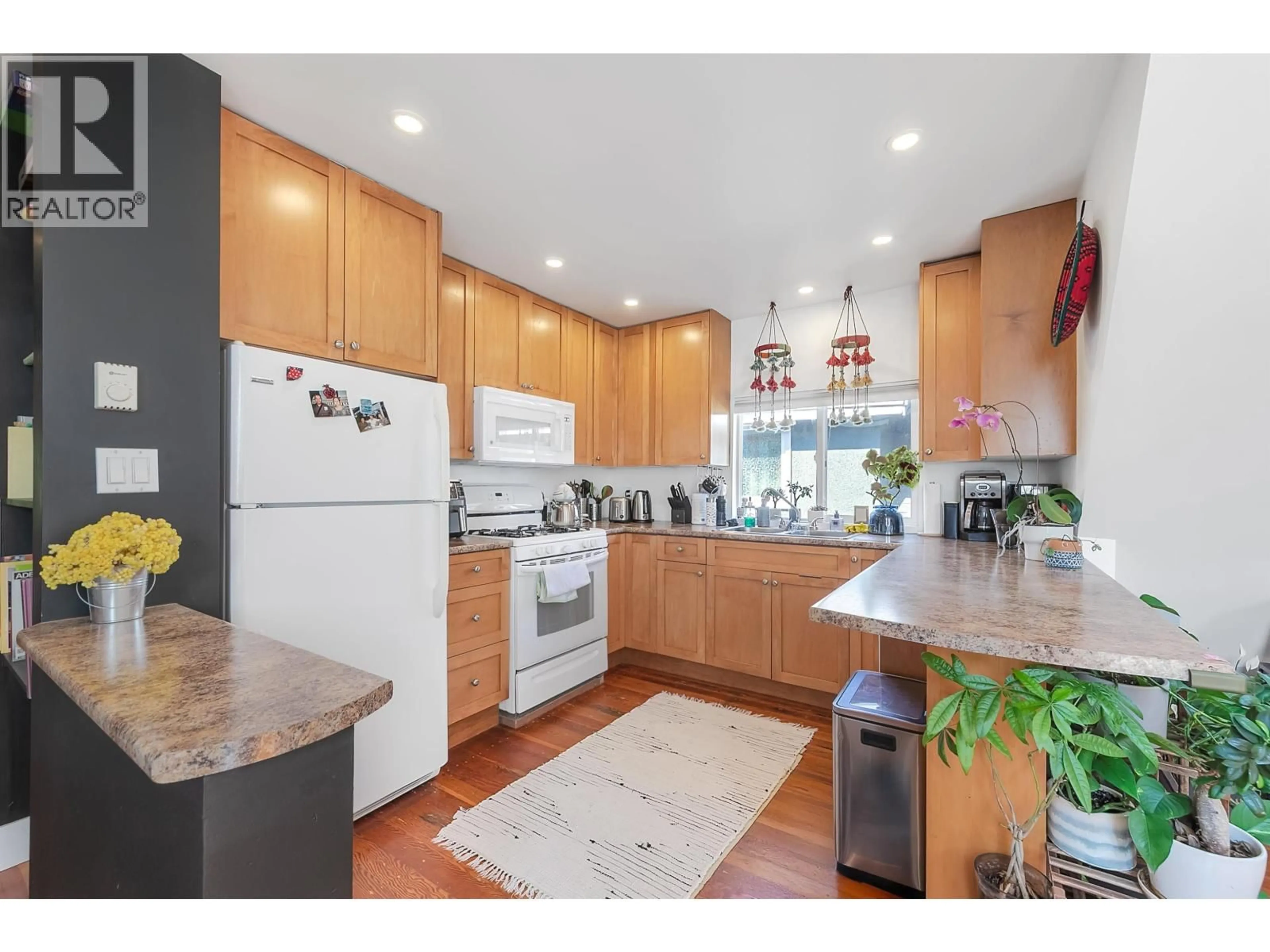 Open concept kitchen, unknown for 1847 KITCHENER STREET, Vancouver British Columbia V5L2W5