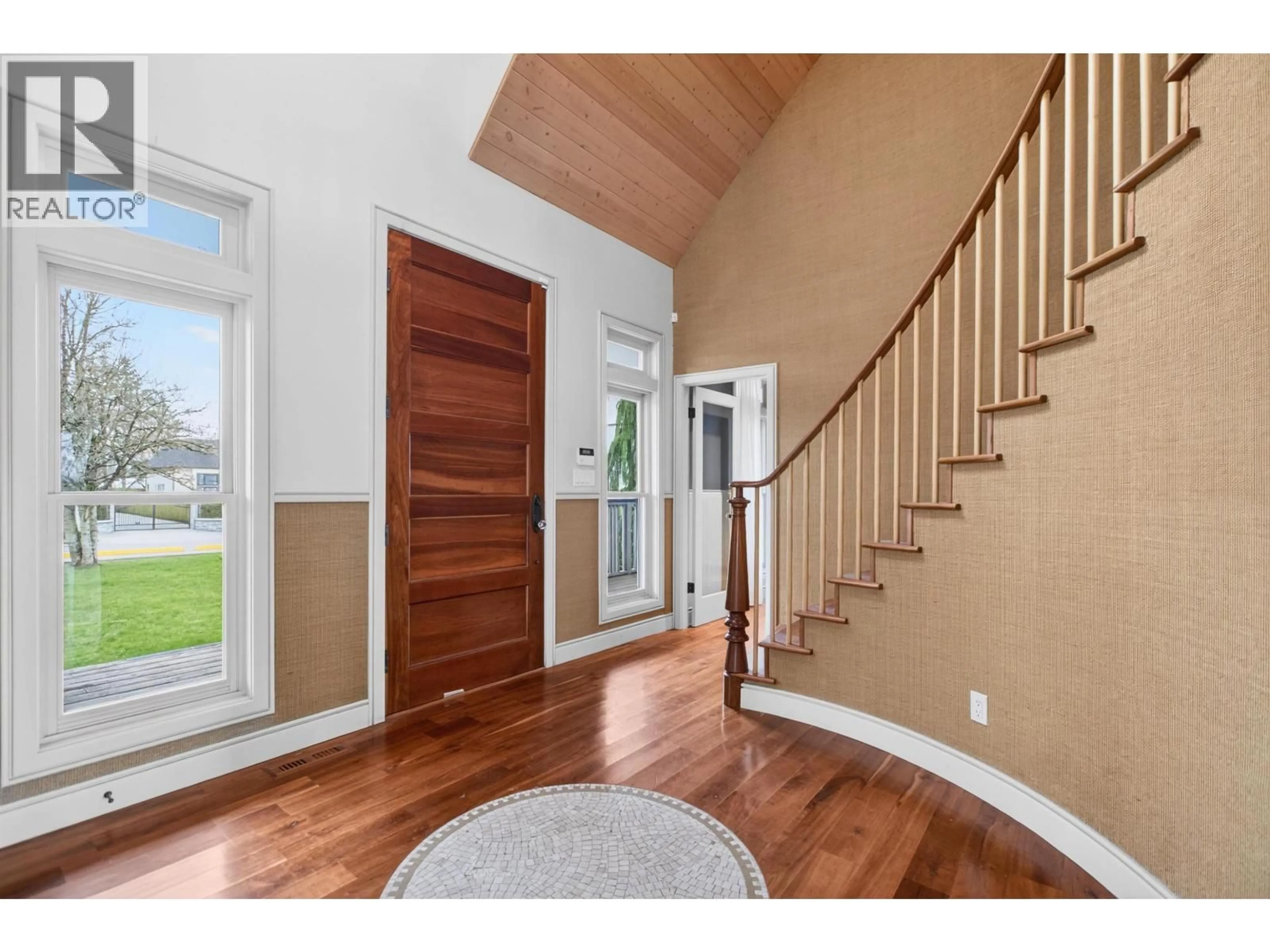 Indoor entryway for 11520 BLUNDELL ROAD, Richmond British Columbia V6Y1L3