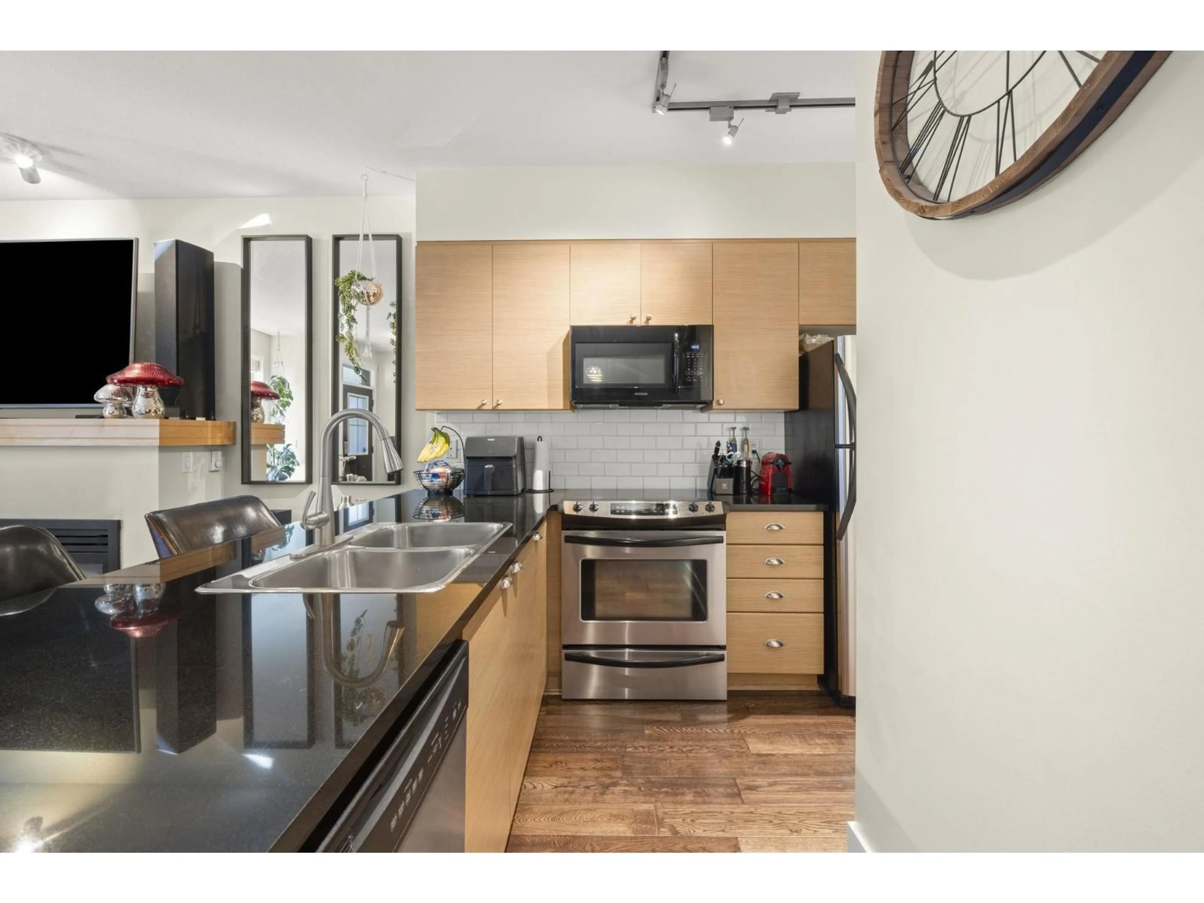 Standard kitchen, unknown for 47 - 19478 65TH AVENUE, Surrey British Columbia V4N5X5