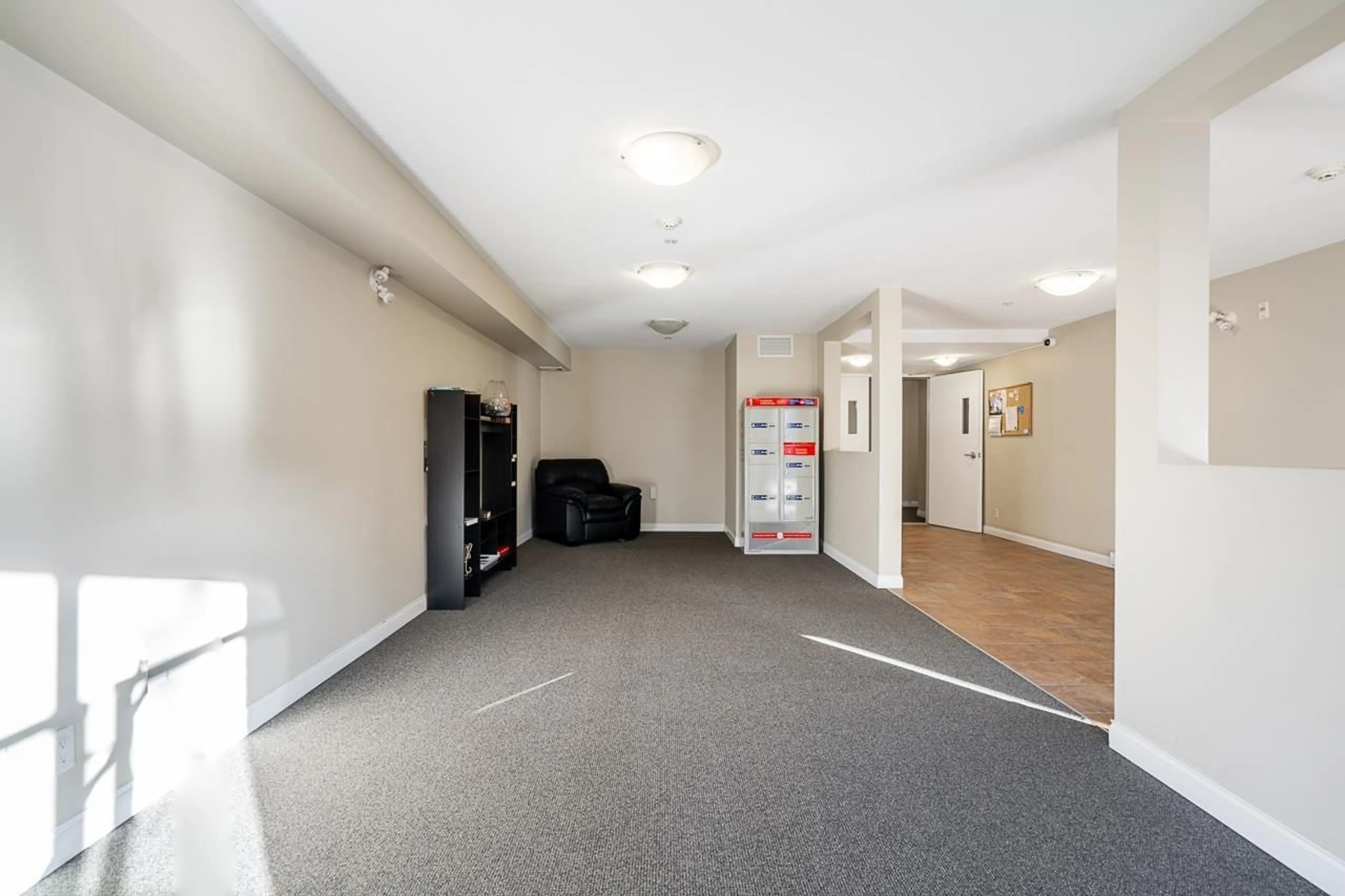 Indoor foyer for 219 - 5516 198 STREET, Langley British Columbia V3A0A6