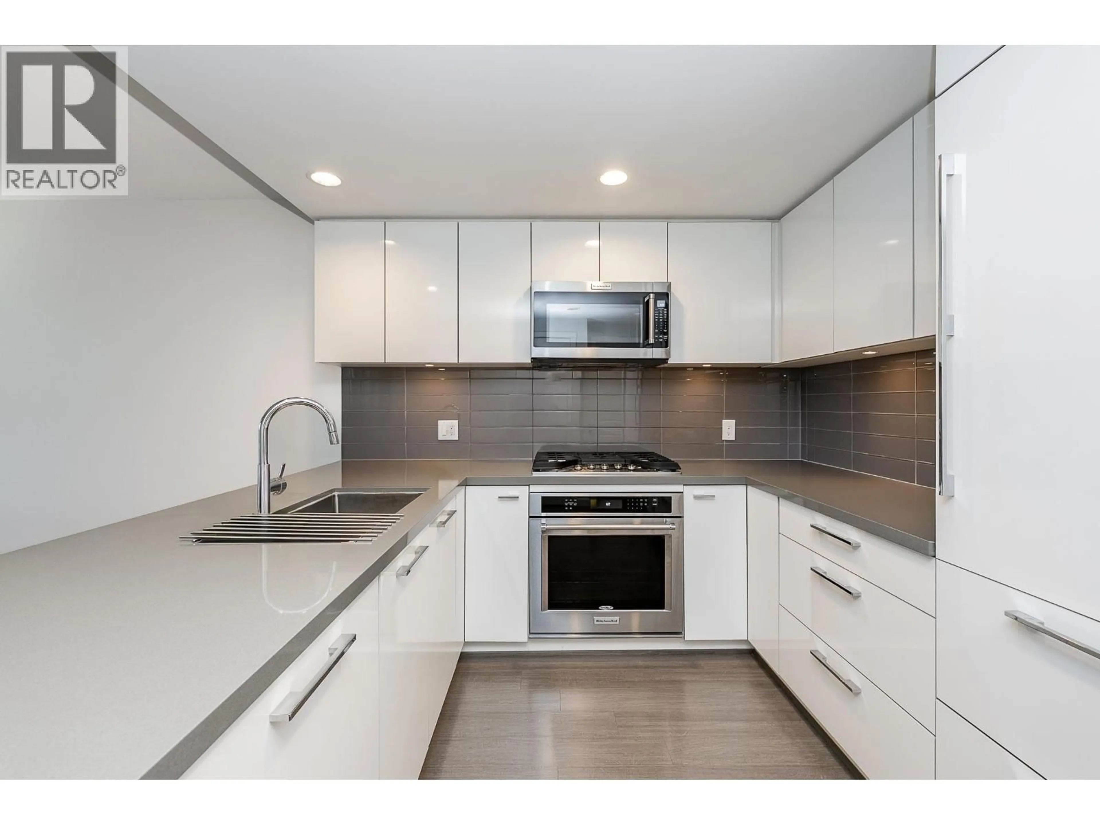Standard kitchen, ceramic/tile floor for 2207 - 3093 WINDSOR GATE, Coquitlam British Columbia V3B0N2