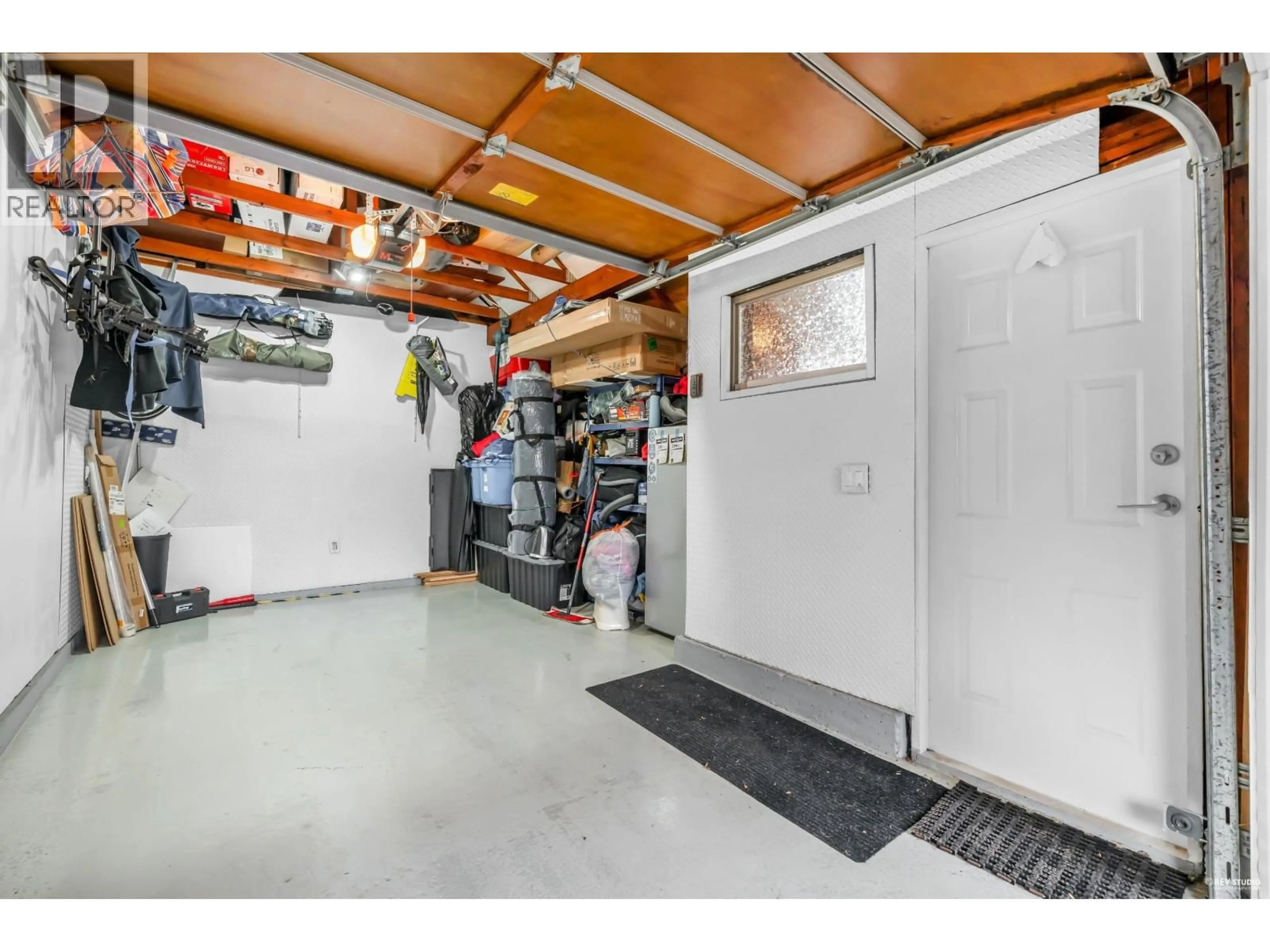 Indoor garage for 270 HOLLY AVENUE, New Westminster British Columbia V3M0B3