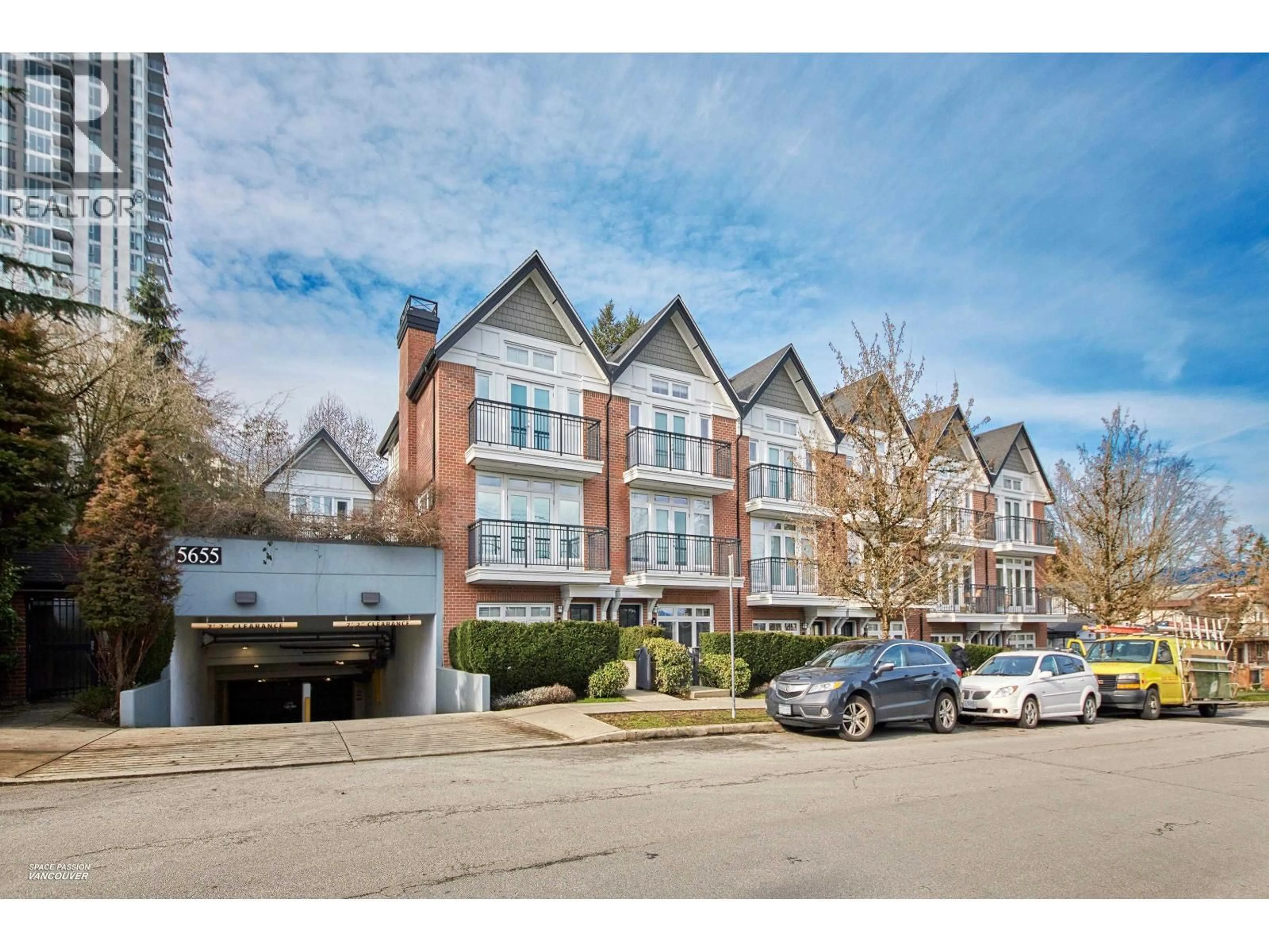 Unknown for 17 - 5655 CHAFFEY AVENUE, Burnaby British Columbia V5H2S1