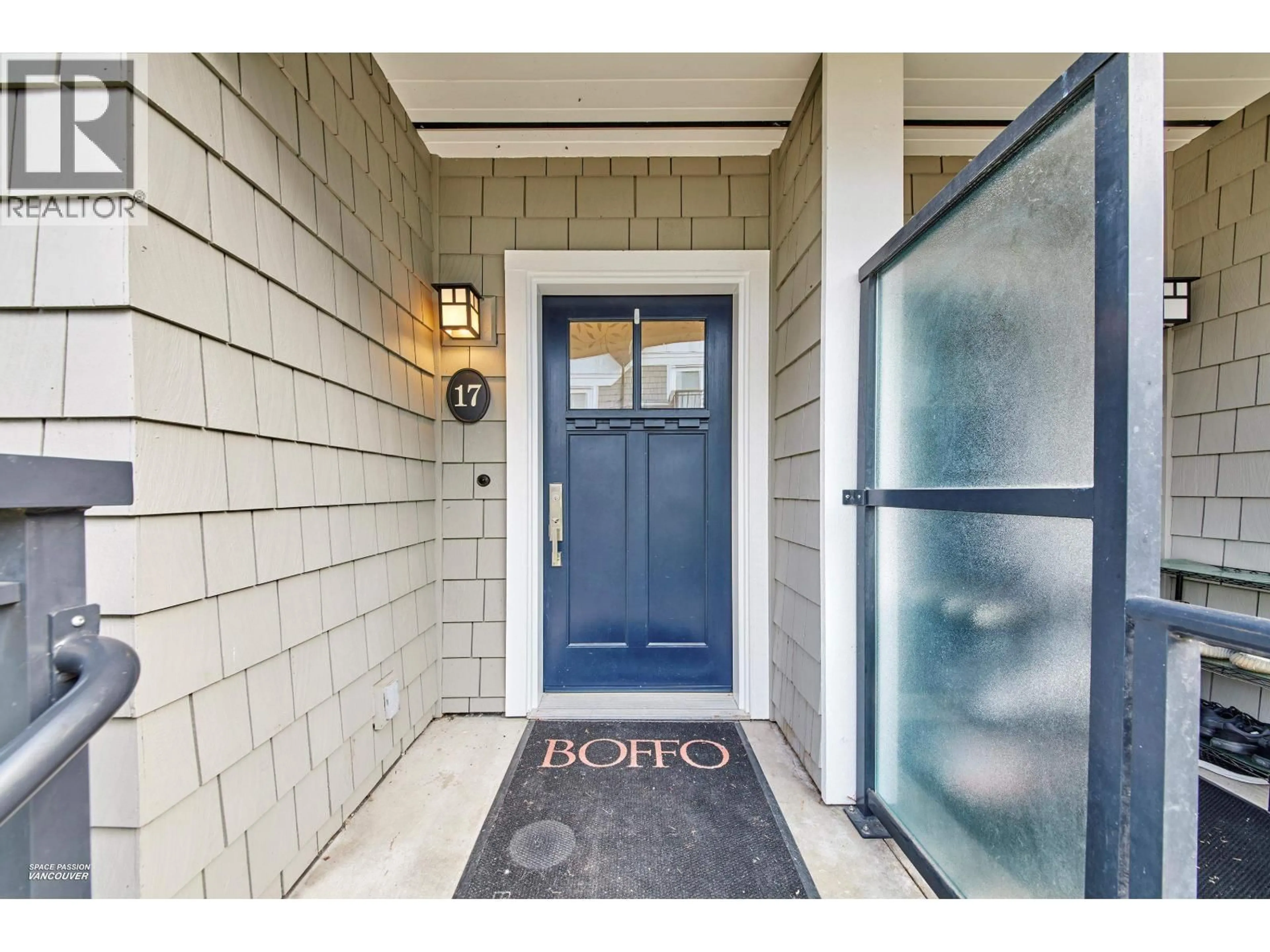 Indoor entryway for 17 - 5655 CHAFFEY AVENUE, Burnaby British Columbia V5H2S1