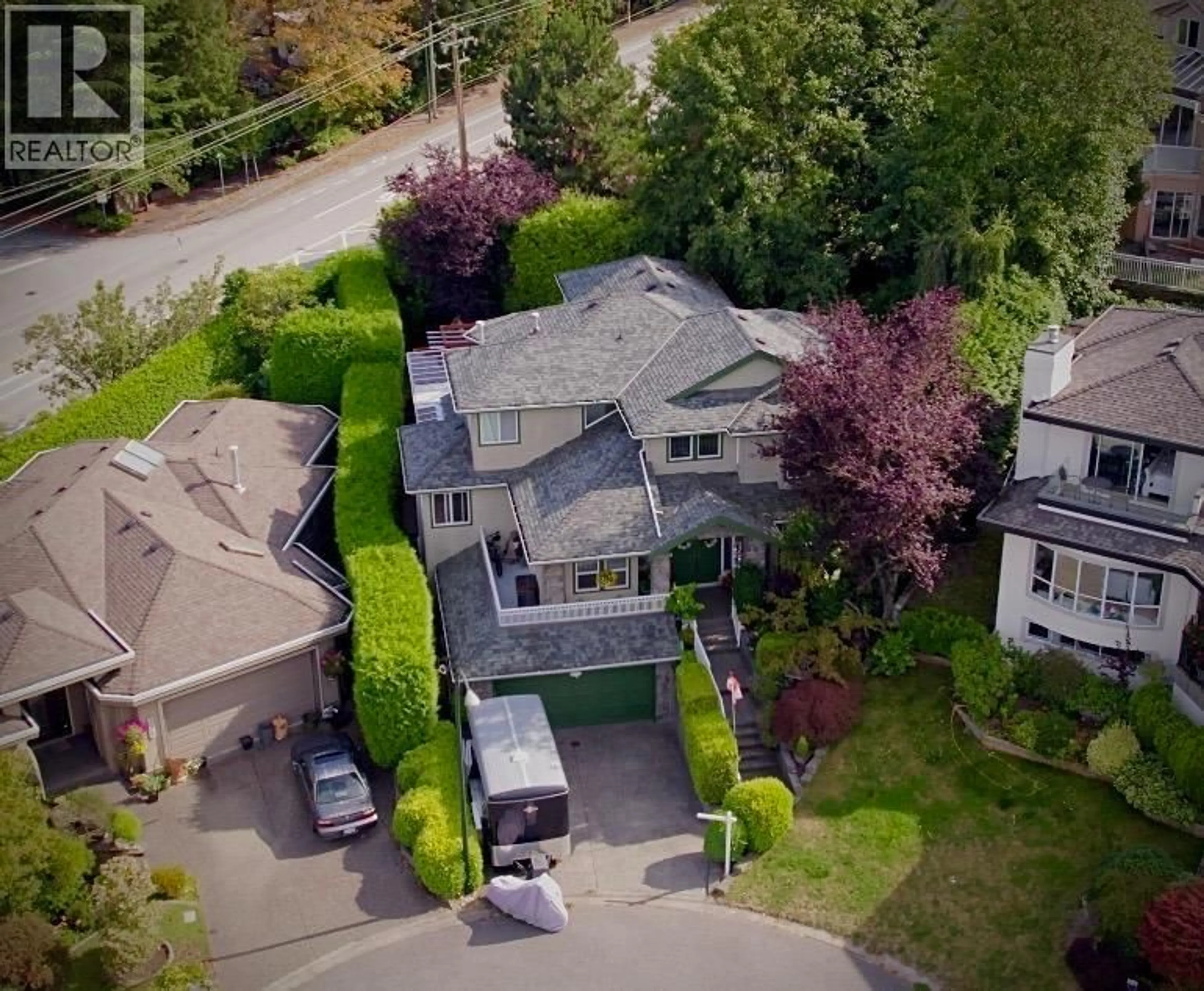 A pic from outside/outdoor area/front of a property/back of a property/a pic from drone, street for 330 ROSEHILL WYND, Delta British Columbia V4M3L9