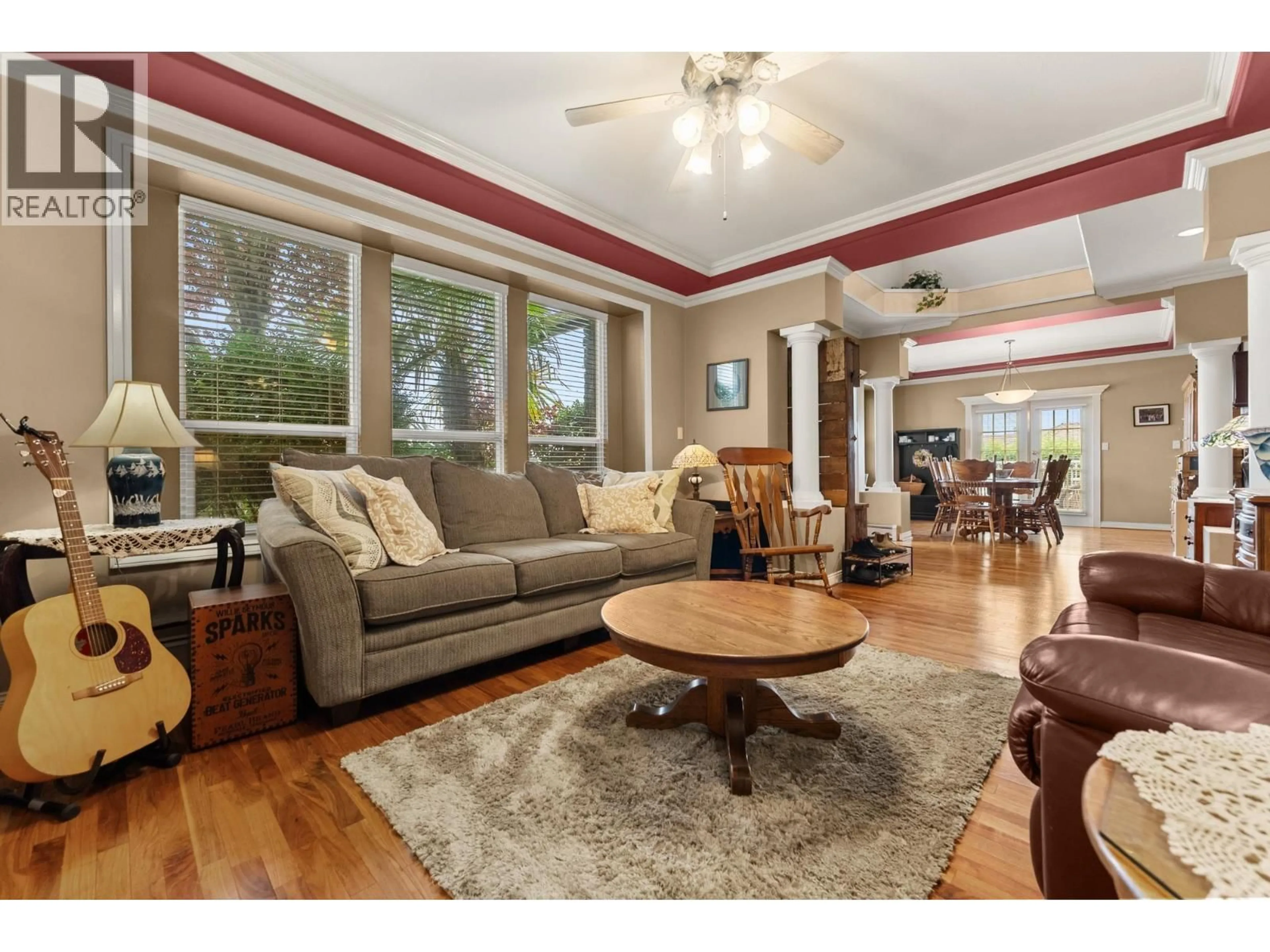 Living room with furniture, wood/laminate floor for 330 ROSEHILL WYND, Delta British Columbia V4M3L9