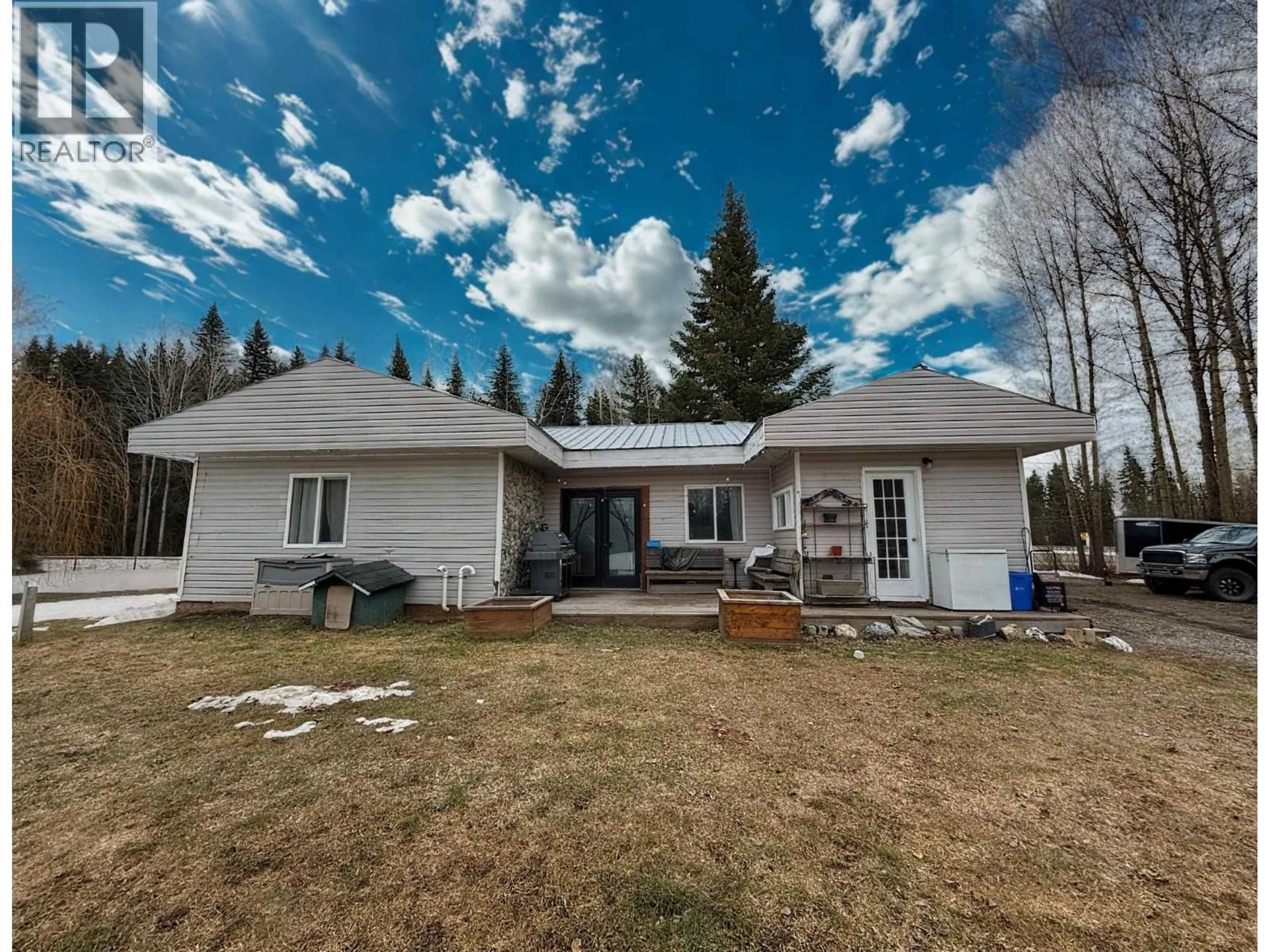 A pic from outside/outdoor area/front of a property/back of a property/a pic from drone, unknown for 3925 AIRD ROAD, Quesnel British Columbia V2J6V8