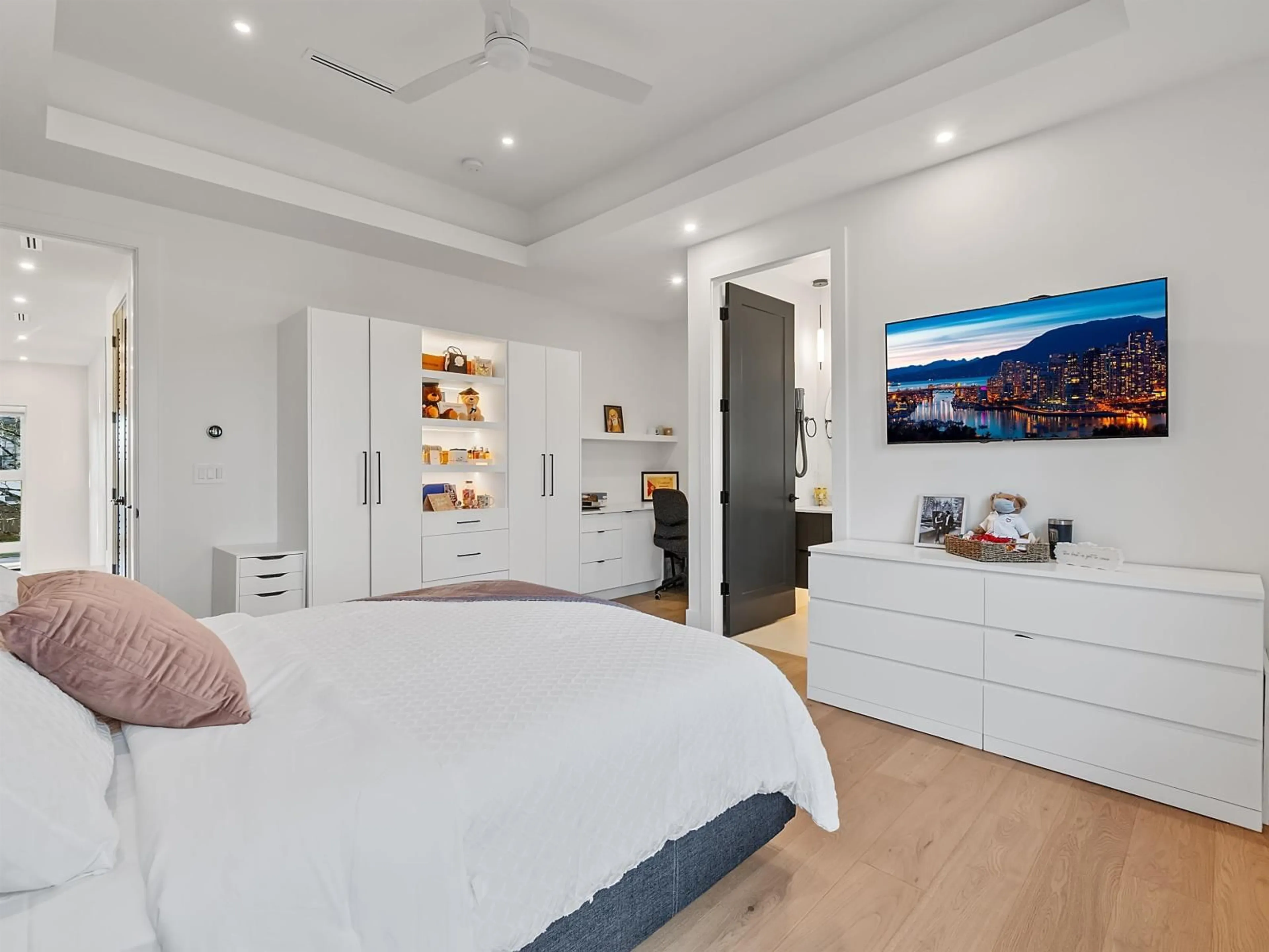 A pic of a room for 14295 73A AVENUE, Surrey British Columbia V3W2R9