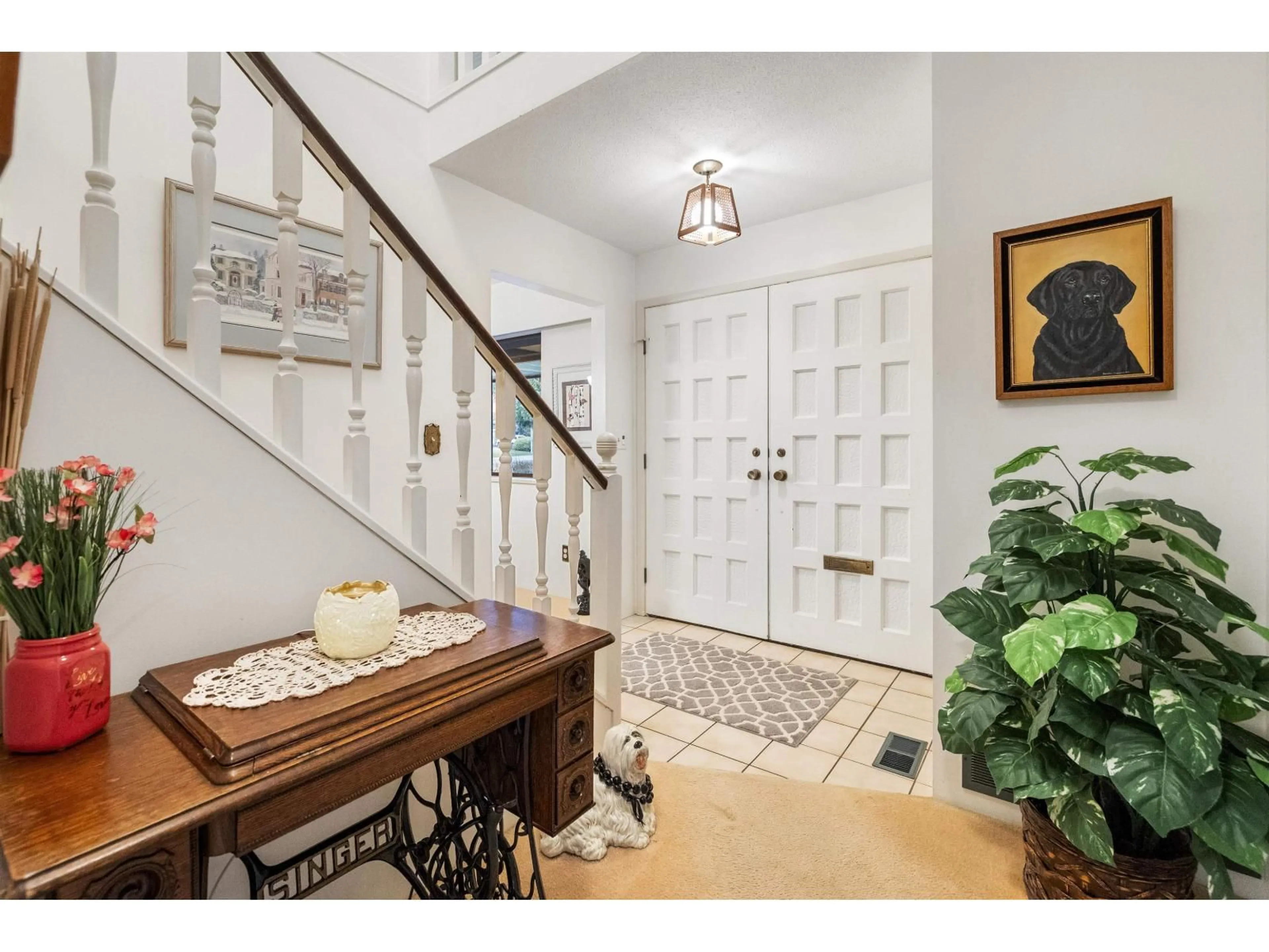 Indoor entryway for 13474 15 AVENUE, Surrey British Columbia V4A1L2