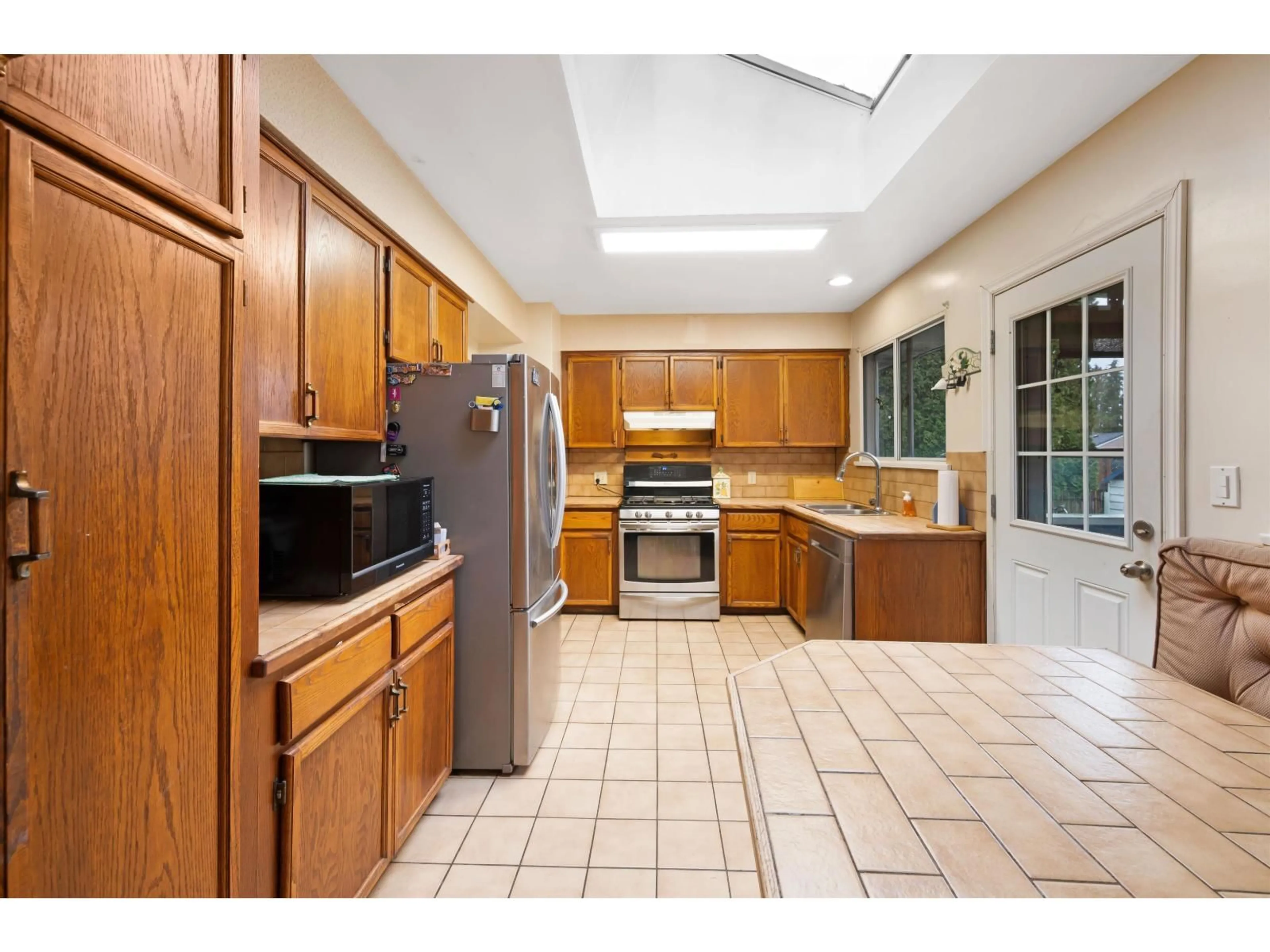 Standard kitchen, ceramic/tile floor for 12919 98A AVENUE, Surrey British Columbia V3T1C3