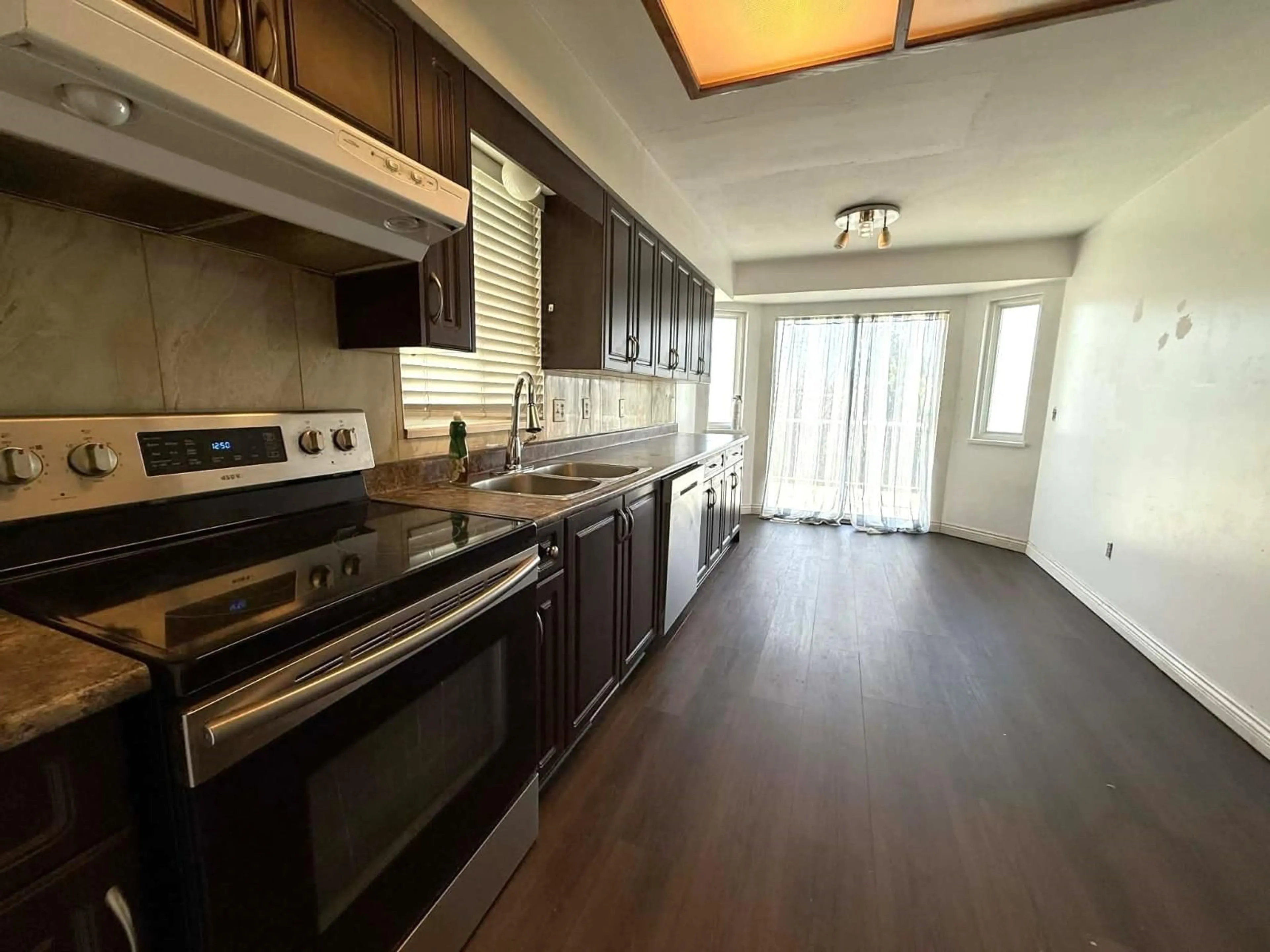 Open concept kitchen, unknown for 3088 OSPREY DRIVE WEST, Abbotsford British Columbia V2T5K8