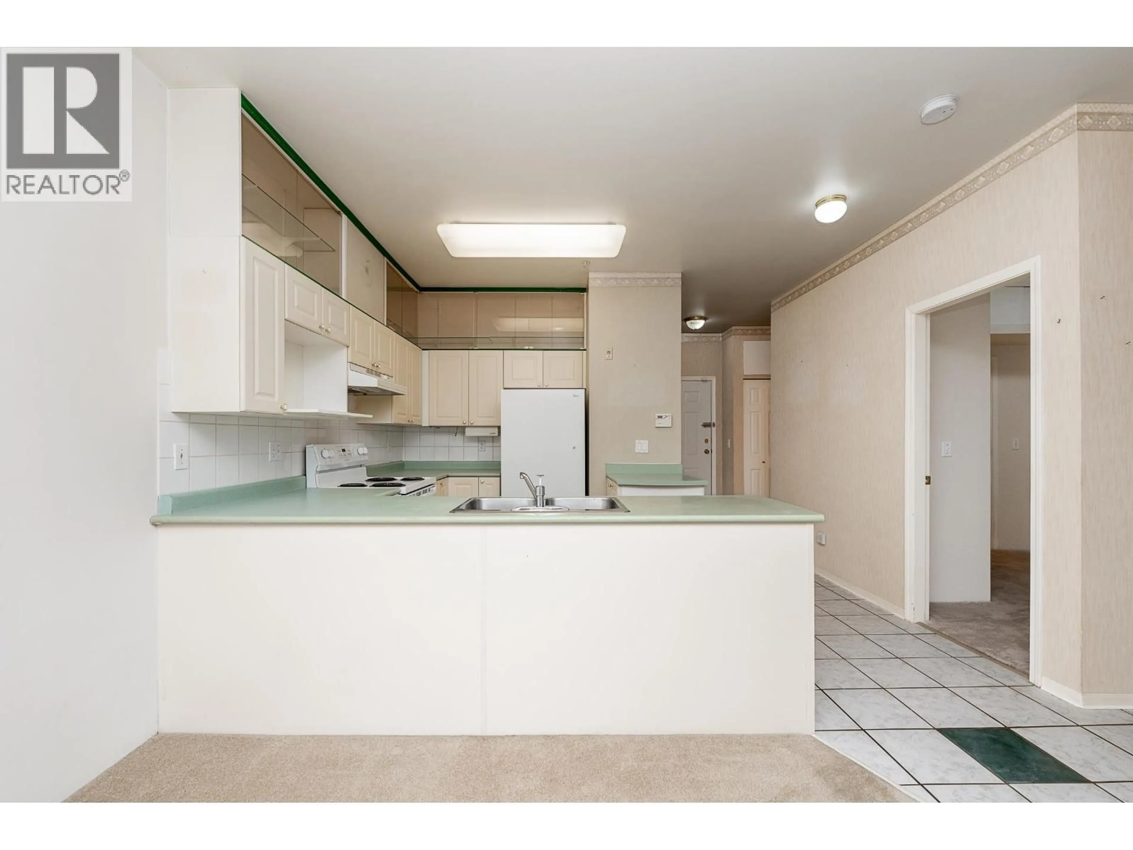 Standard kitchen, unknown for 304 - 2109 ROWLAND STREET, Port Coquitlam British Columbia V3C6J4