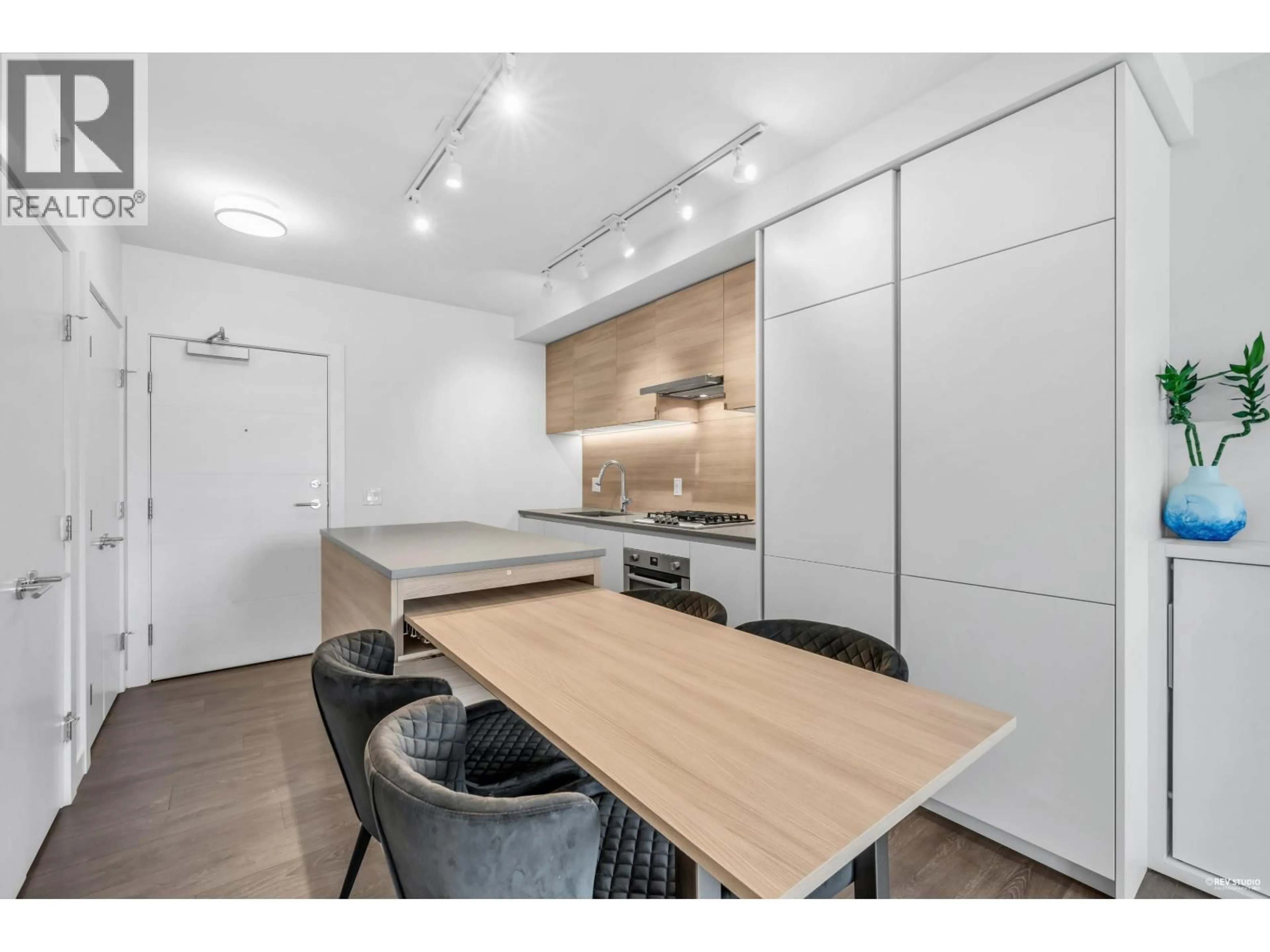 Standard kitchen, wood/laminate floor for 2508 - 652 WHITING WAY, Coquitlam British Columbia V3J0K3