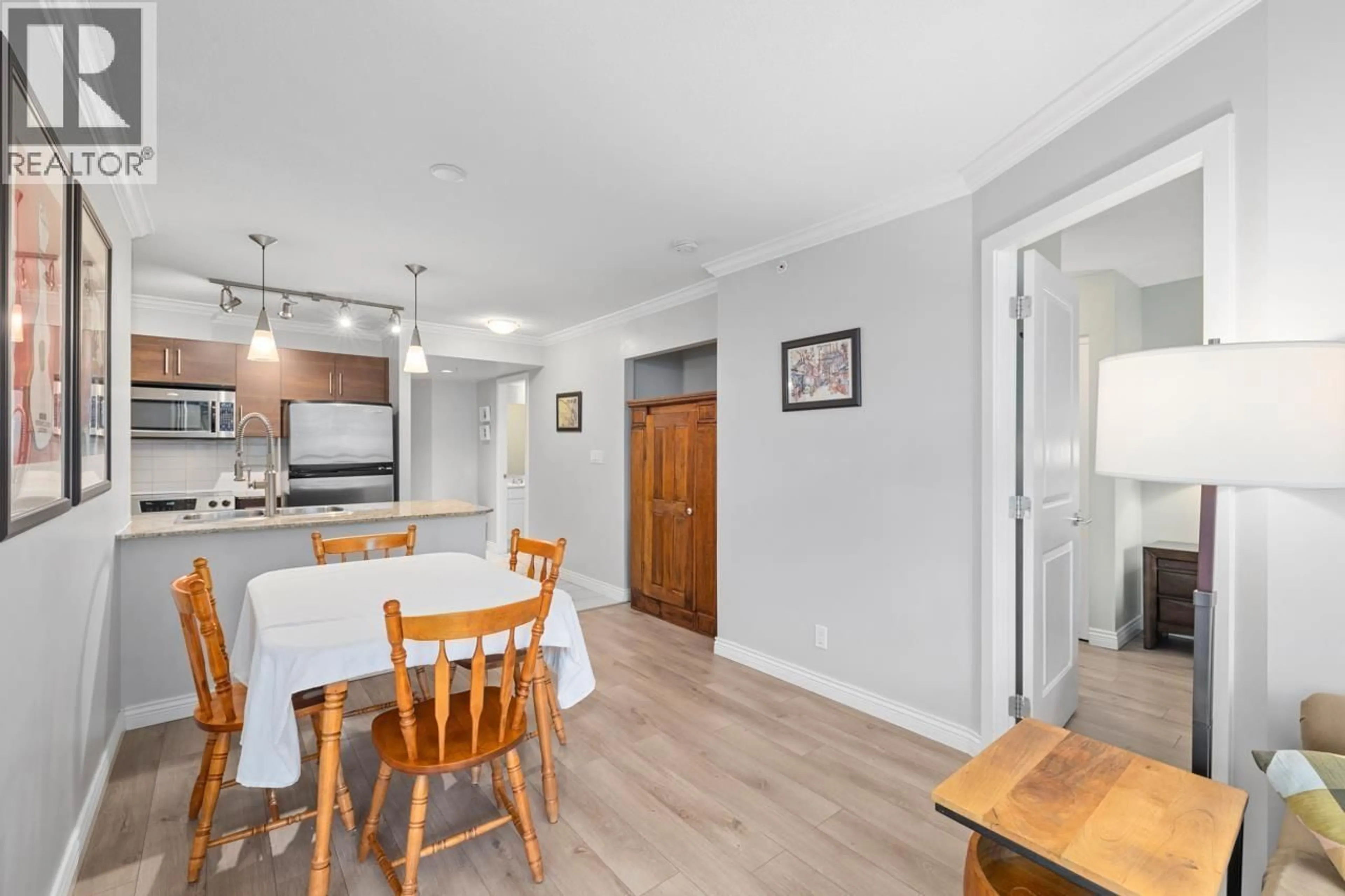 Open concept kitchen, wood/laminate floor for 604 - 814 ROYAL AVENUE, New Westminster British Columbia V3M1J9