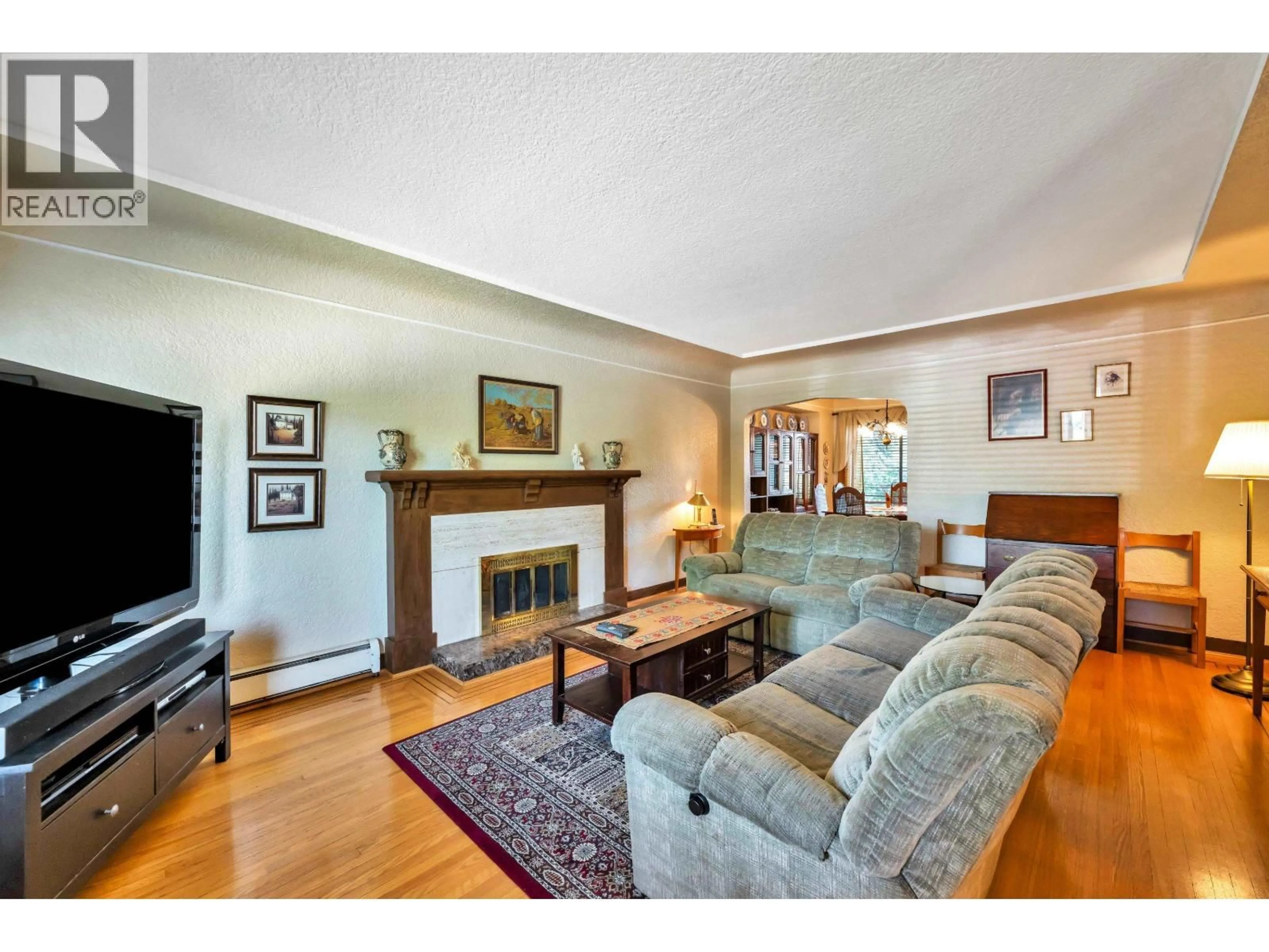 Living room with furniture, unknown for 3778 TRIUMPH STREET, Burnaby British Columbia V5C1Y4