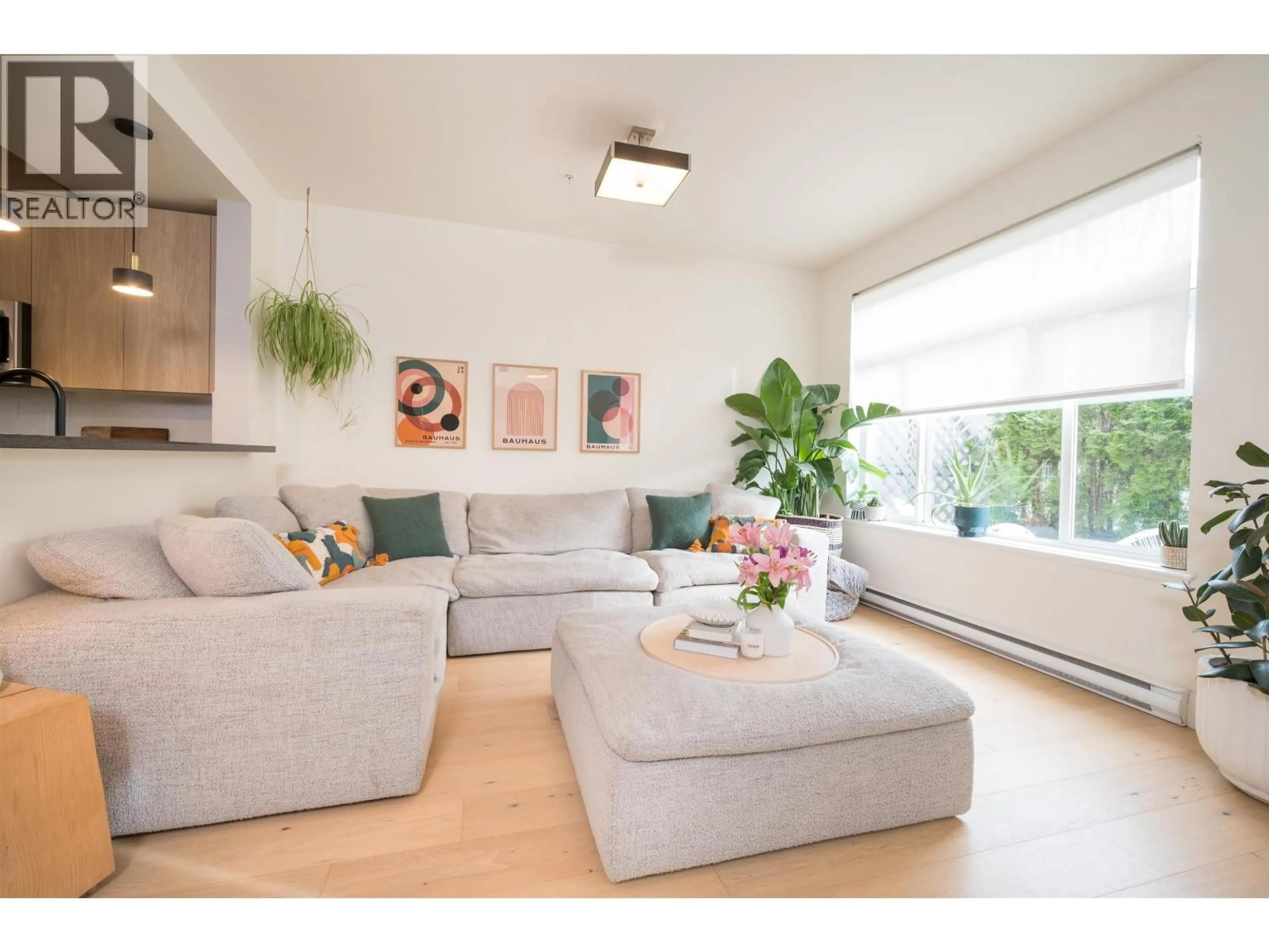 Living room with furniture, unknown for 57 - 40632 GOVERNMENT ROAD, Squamish British Columbia V8B0M7