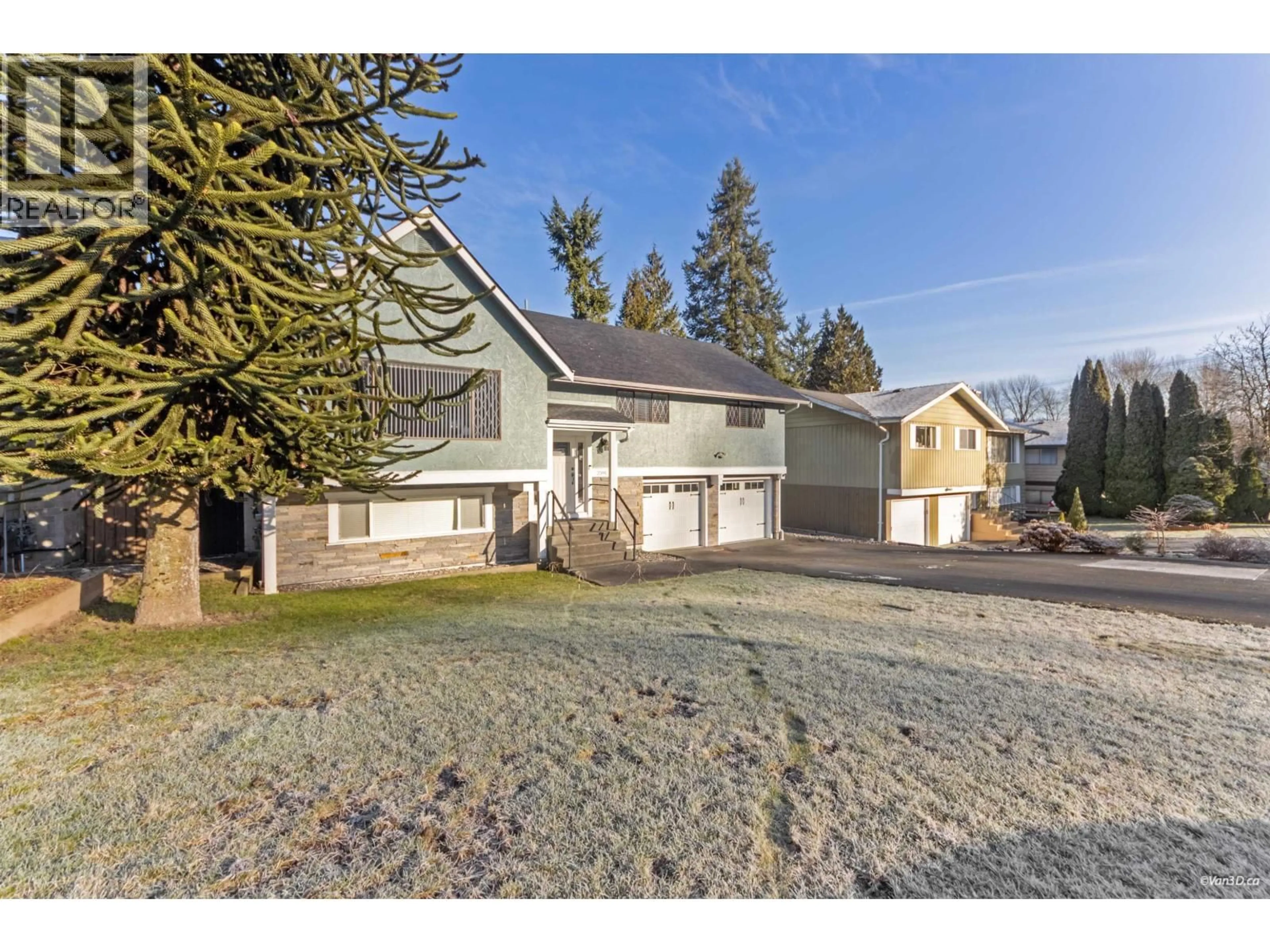A pic from outside/outdoor area/front of a property/back of a property/a pic from drone, street for 2591 PASSAGE DRIVE, Coquitlam British Columbia V3H3H3