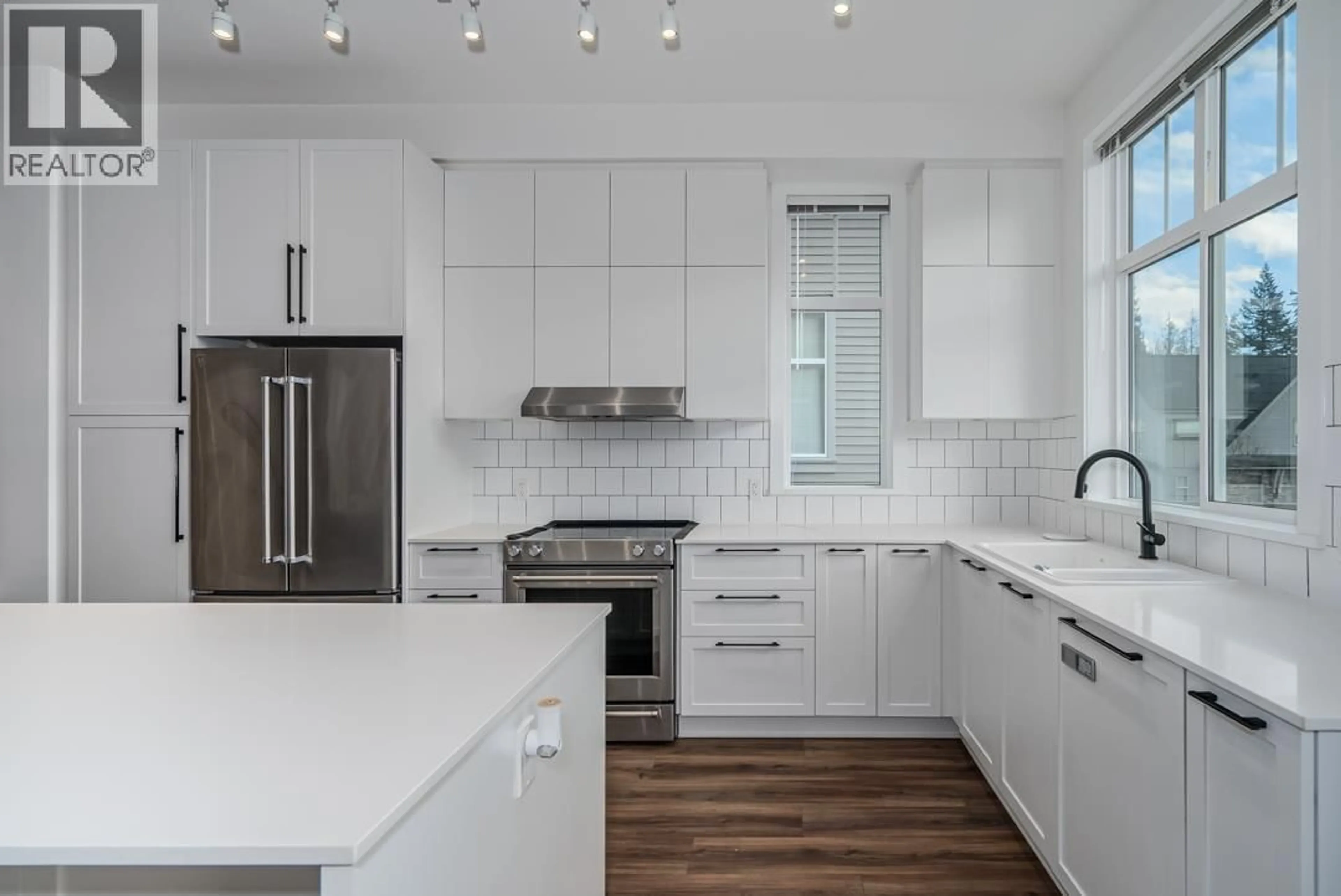 Contemporary kitchen, ceramic/tile floor for 139 - 3529 BAYCREST AVENUE, Coquitlam British Columbia V3B2W7