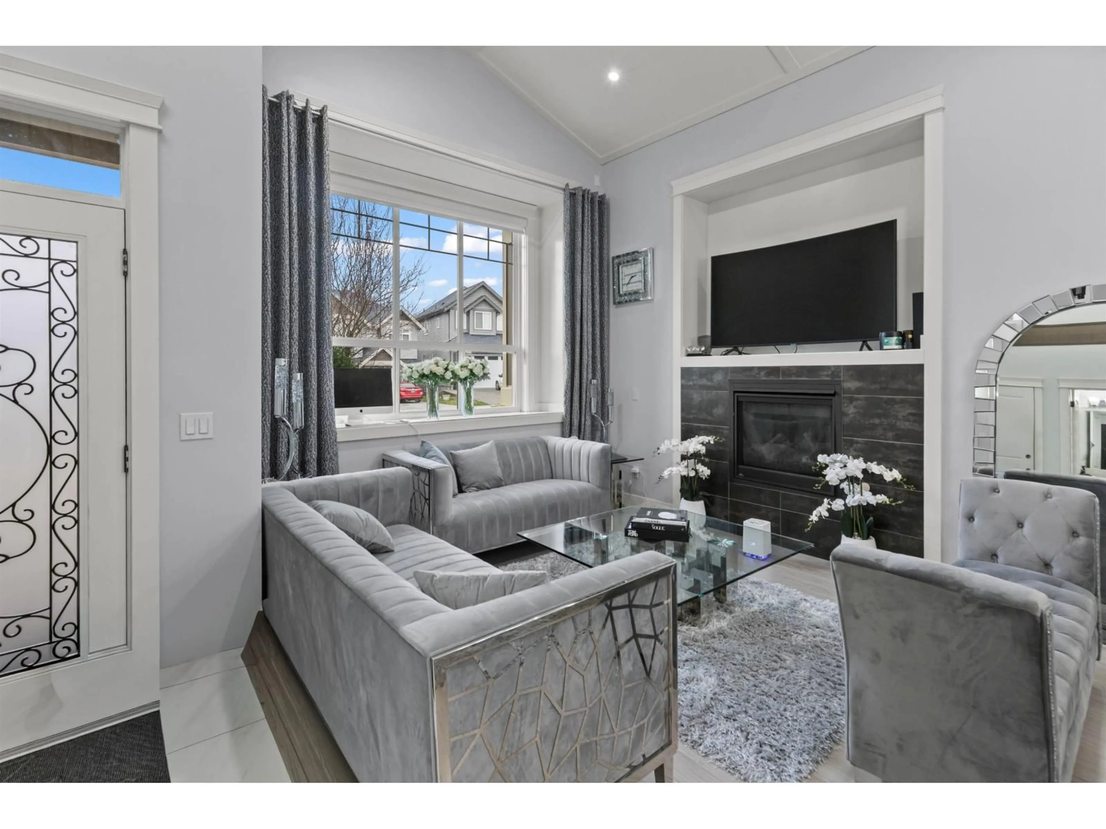 Living room with furniture, unknown for 3167 ENGINEER CRESCENT, Abbotsford British Columbia V4X0A7