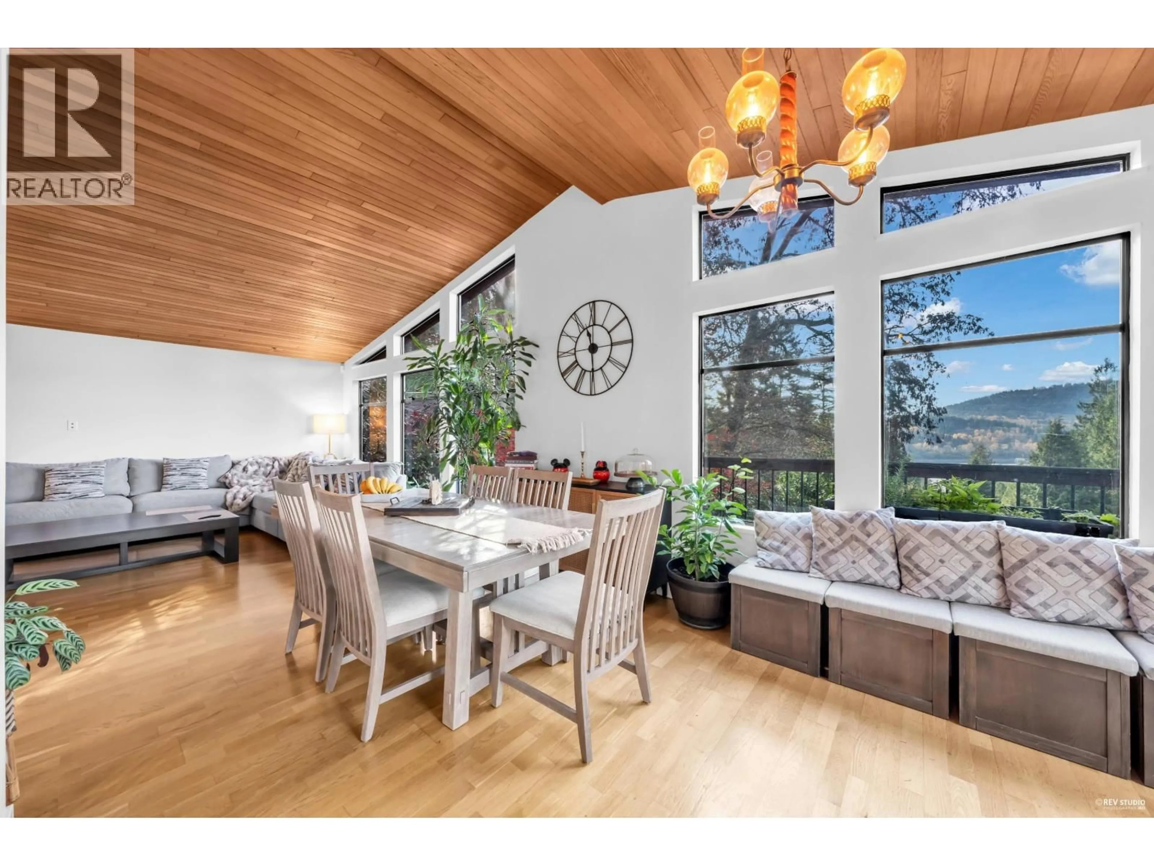 Dining room, wood/laminate floor for 7 BIGNALL BAY, Port Moody British Columbia V3H3N5