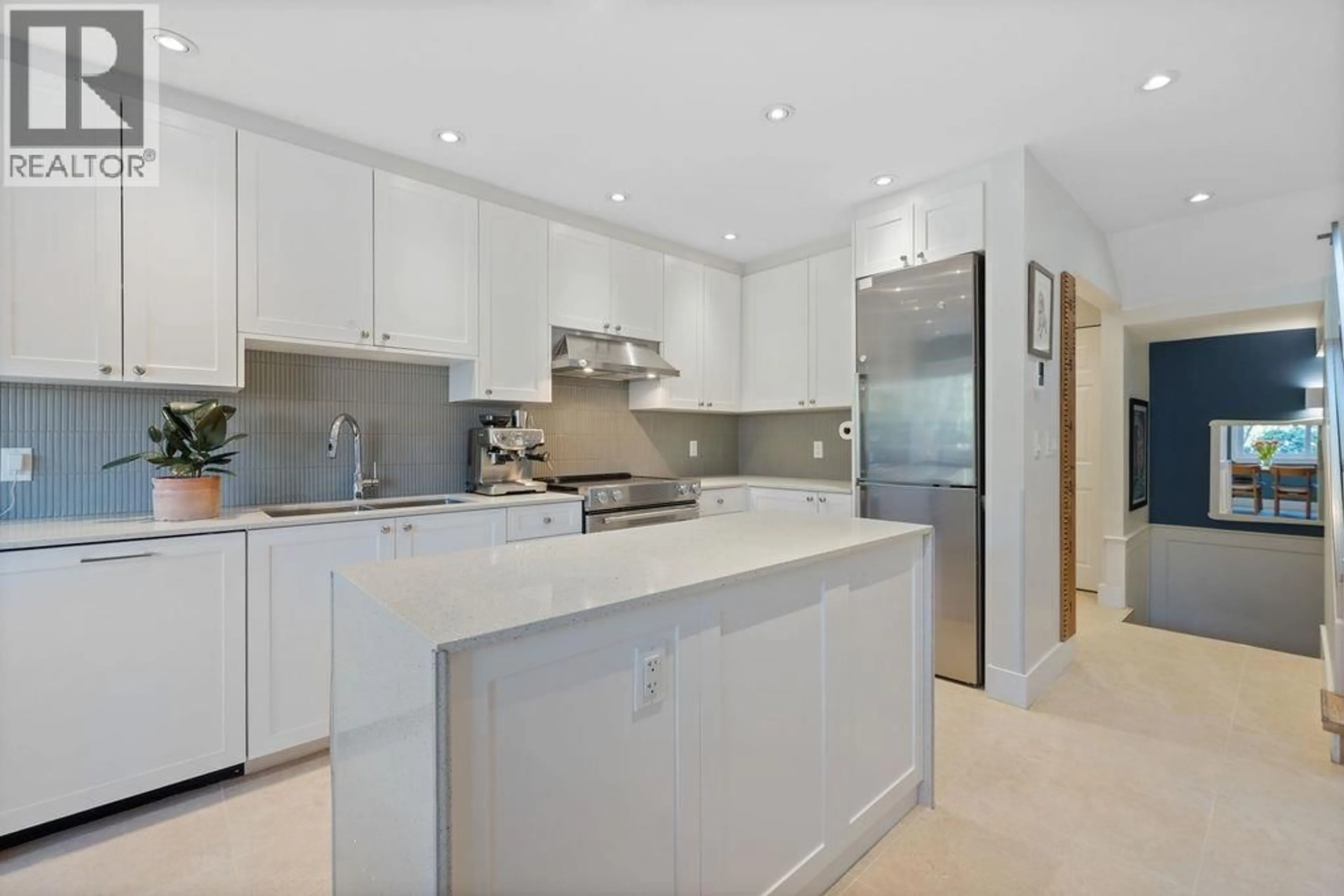 Unknown for 2 - 1214 7TH AVENUE, Vancouver British Columbia V6H1B6