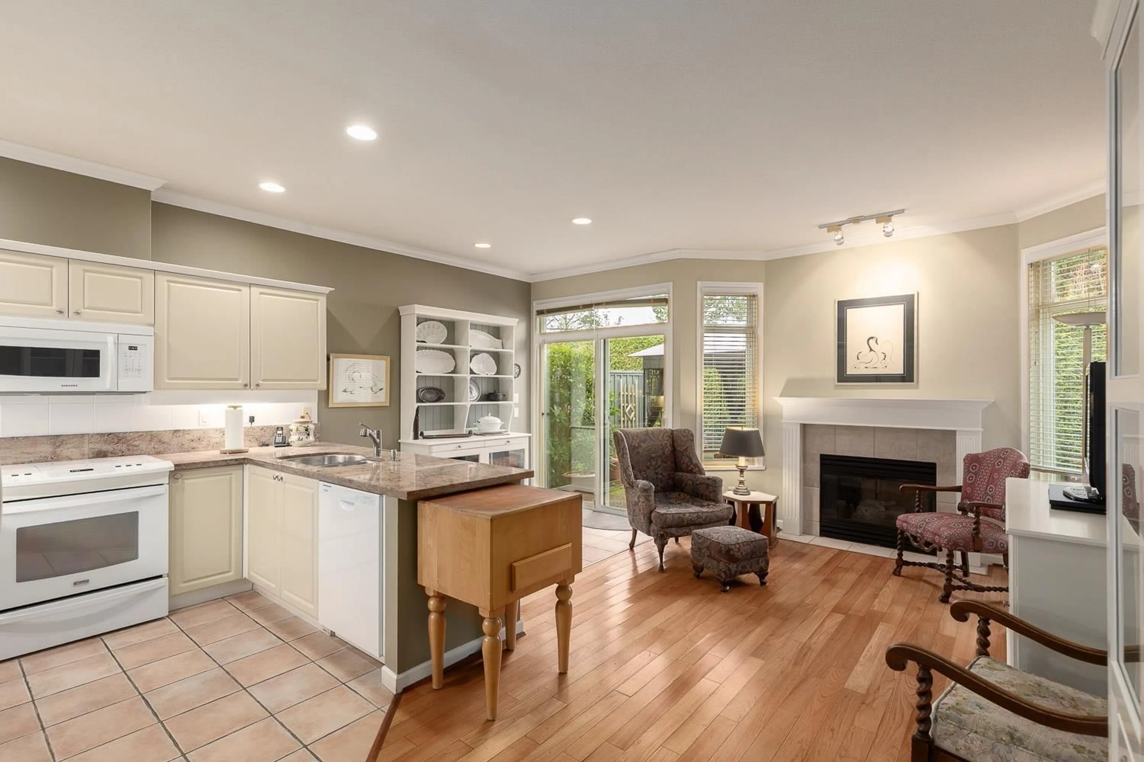 Open concept kitchen, unknown for 74 - 14909 32 AVENUE, Surrey British Columbia V4P1A4