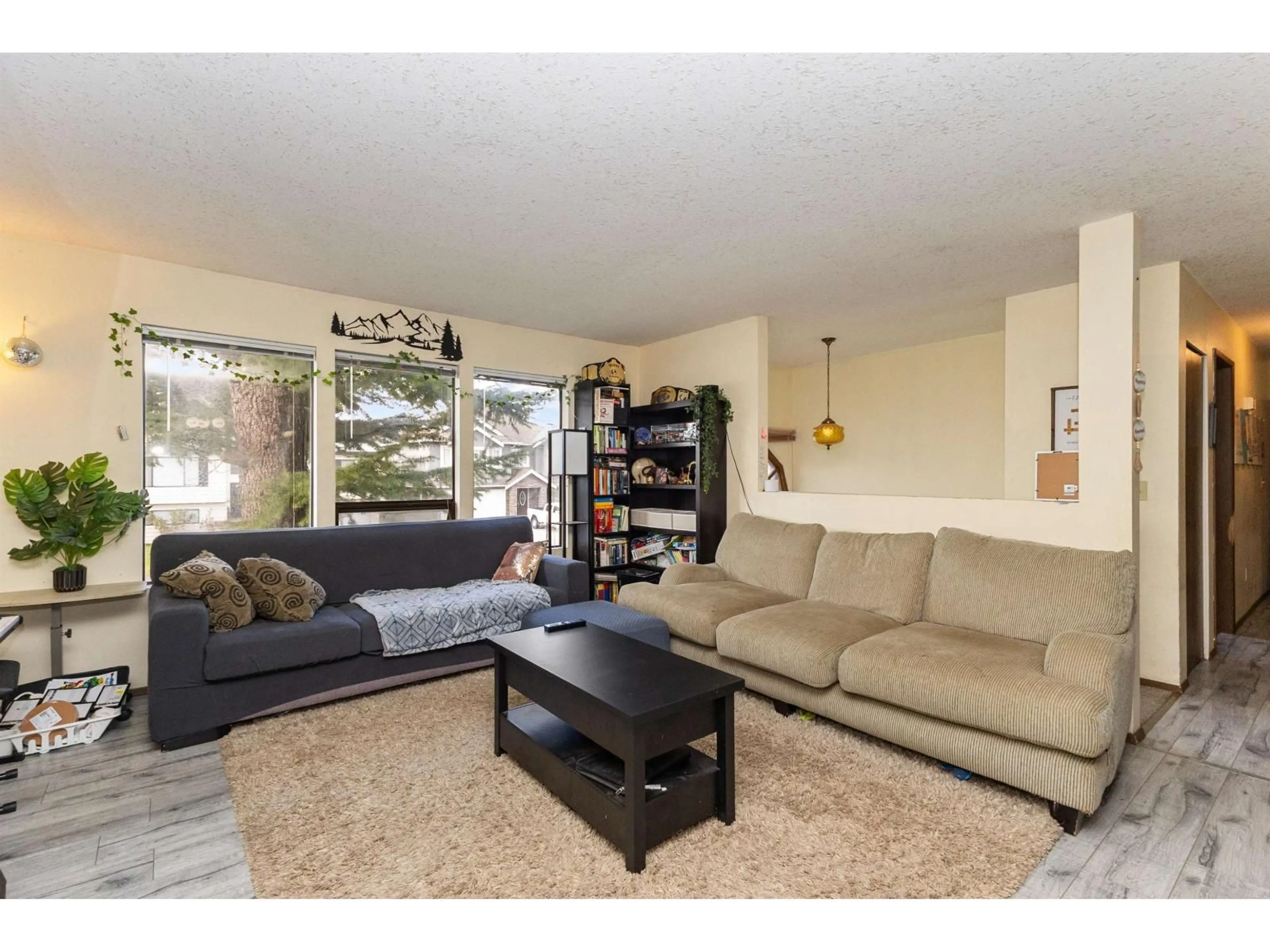 Living room with furniture, unknown for 3254 ASTORIA CRESCENT, Abbotsford British Columbia V2T4R1