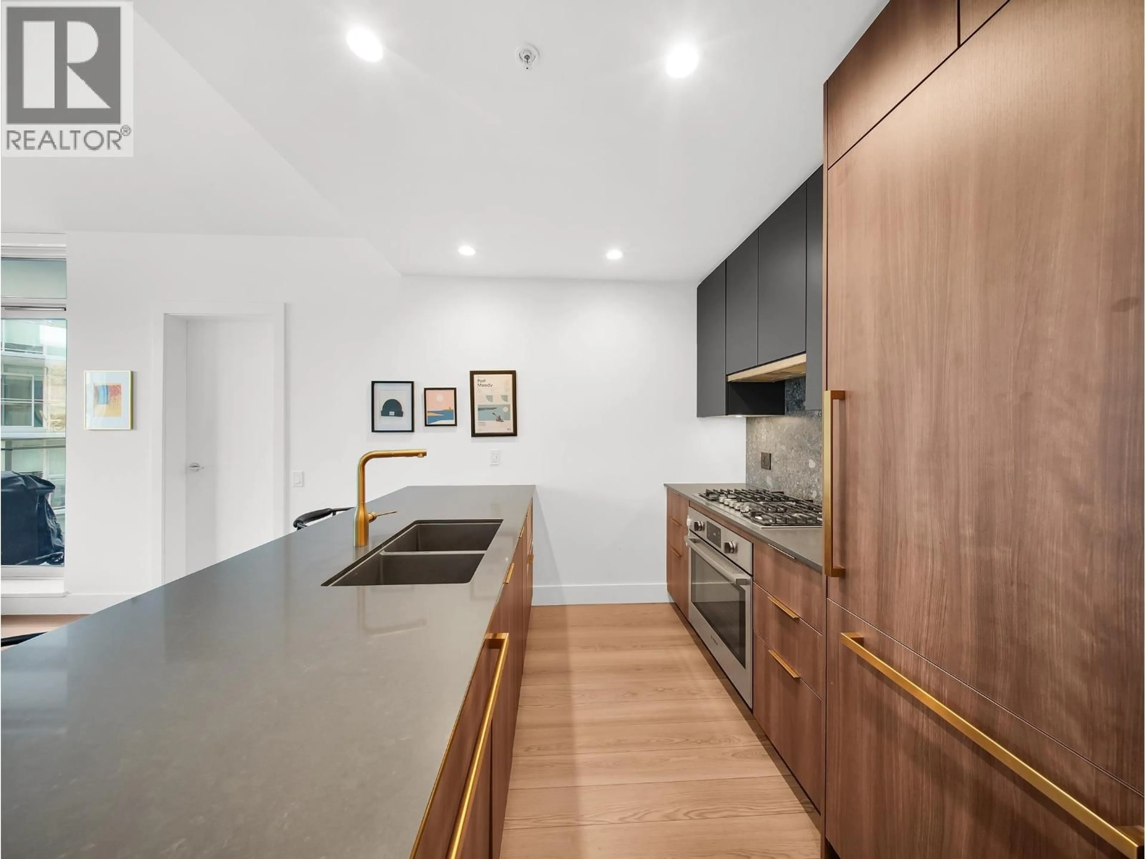 Contemporary kitchen, unknown for 404 - 2375 EMERY COURT, North Vancouver British Columbia V7J0E8