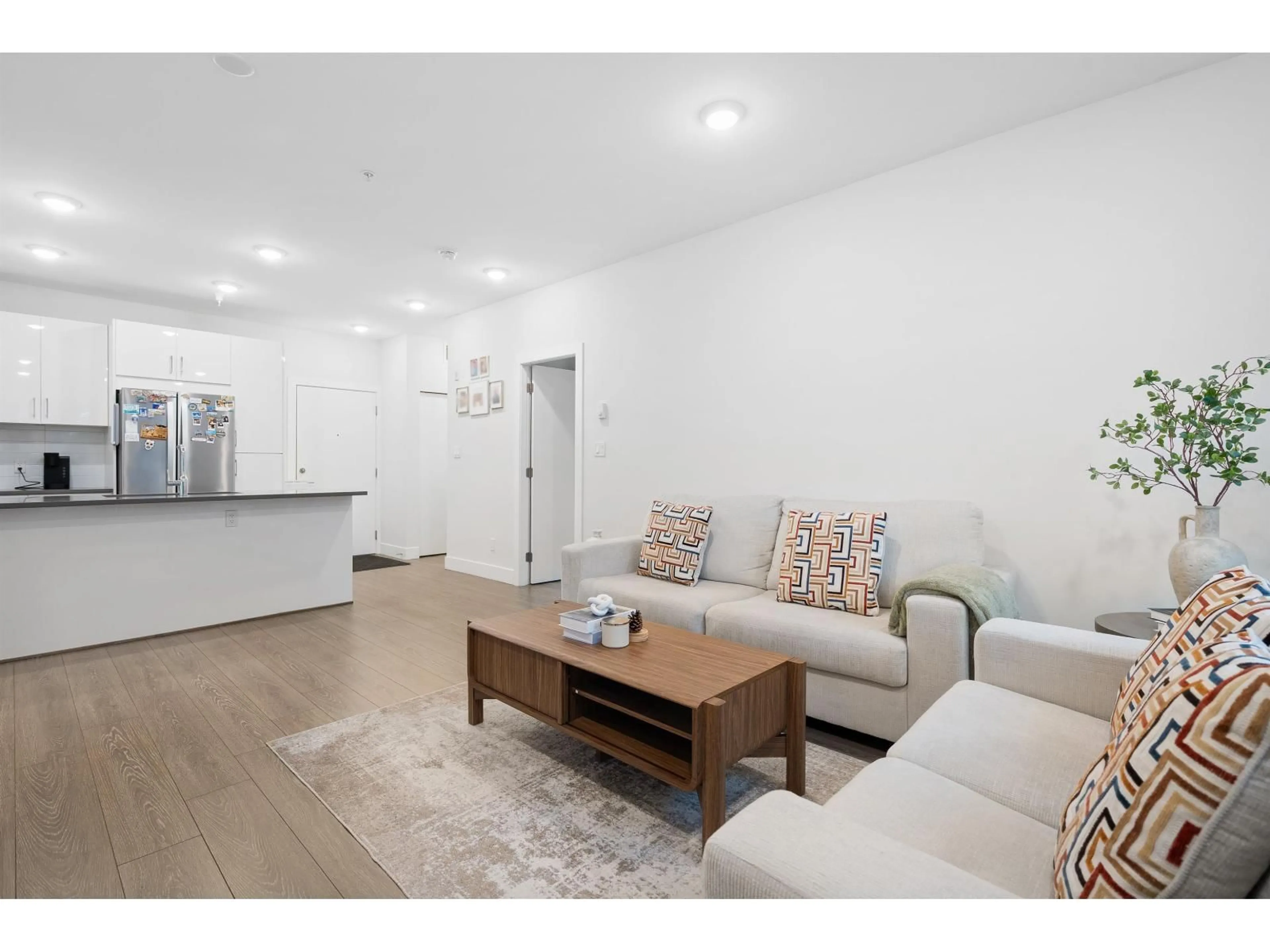 Living room with furniture, unknown for 113 - 15351 101 AVENUE, Surrey British Columbia V3R0G2