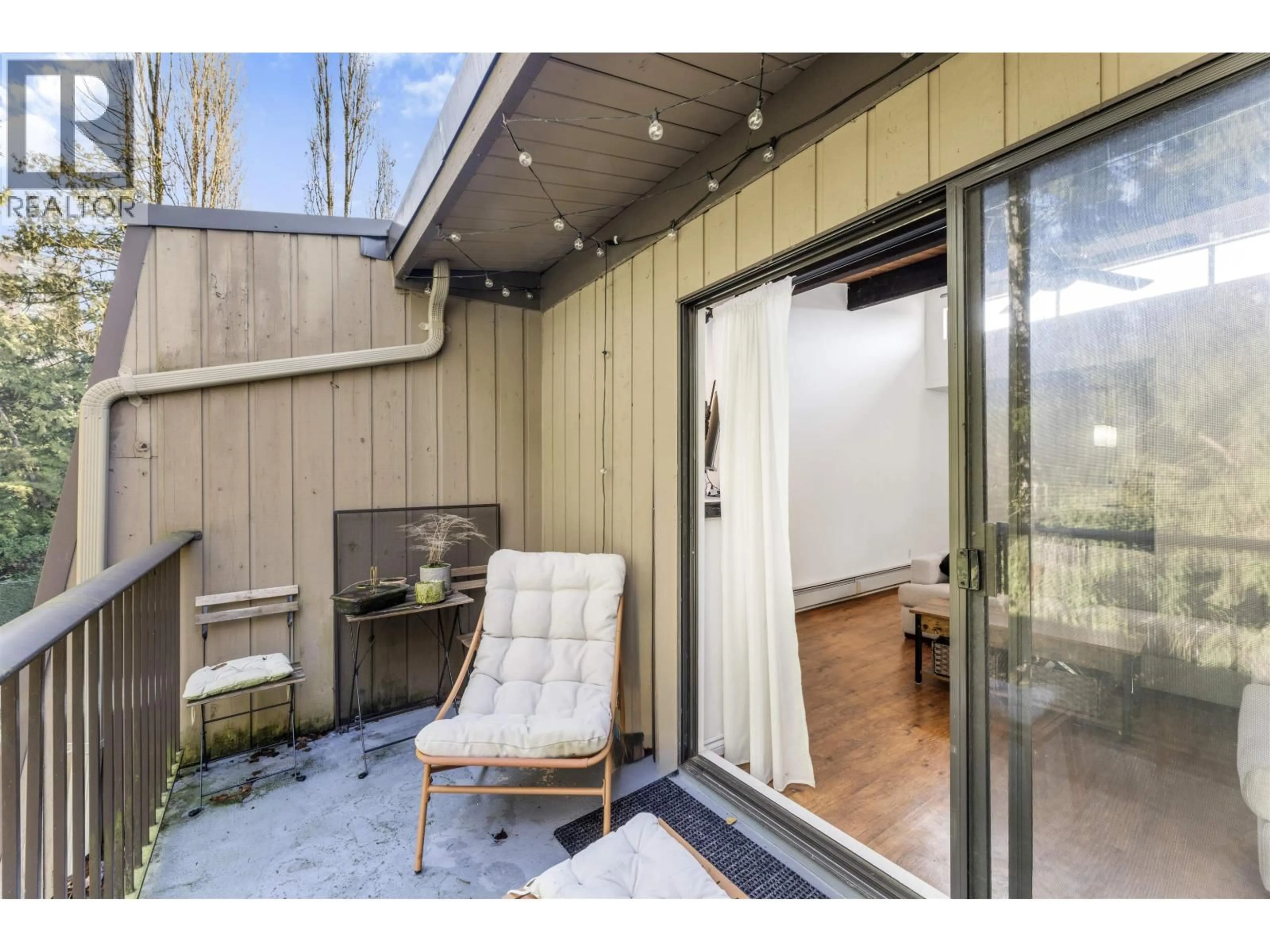 Patio, street for 327 - 9101 HORNE STREET, Burnaby British Columbia V3N4M3